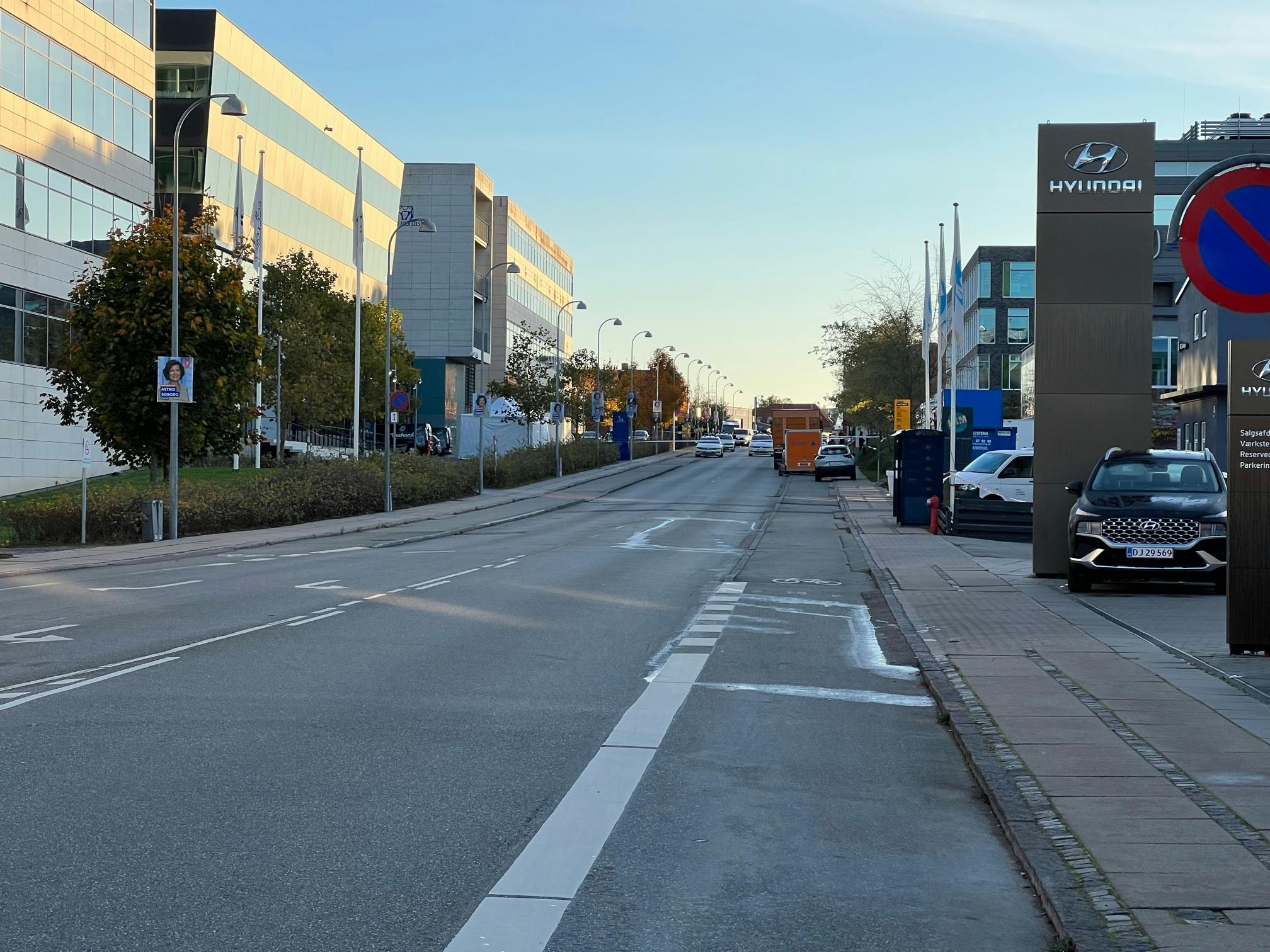 Vandtårnsvej i Gladsaxe er for nuværende blevet afspærret af politiet. Beredskabsstyrelsen er ligeledes til stede på stedet.