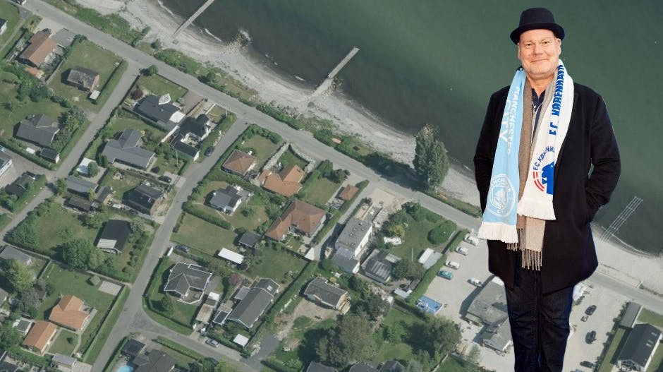Andreas Bo ejer nu en voldsomt pæn grund og flere huse direkte ned til vandet her ved Køge Bugt.