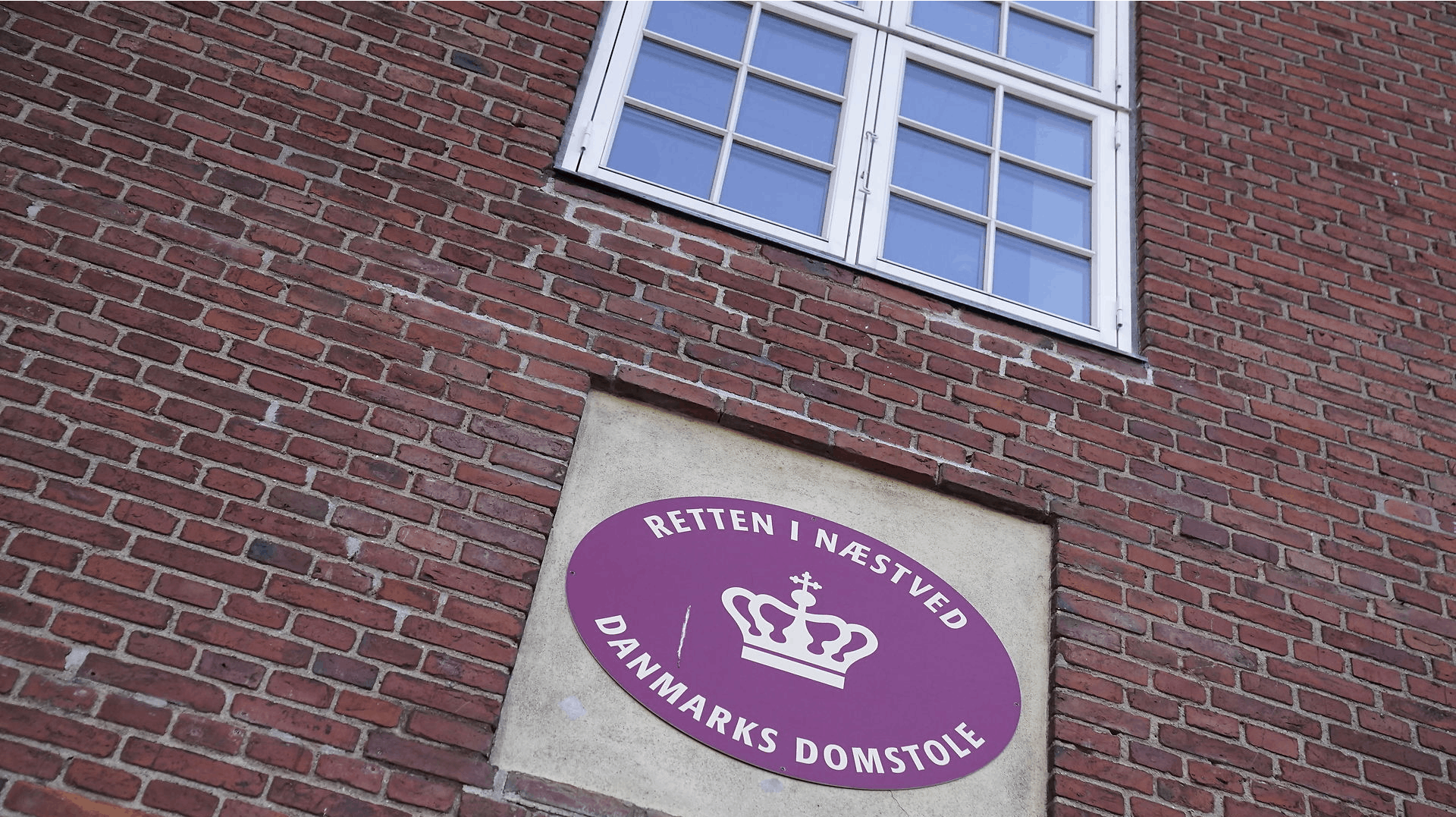 En 25-årig mand er sigtet for drabsforsøg, efter han søndag aften angreb en 36-årig mand og slog ham flere gange i hovedet med en hammer.