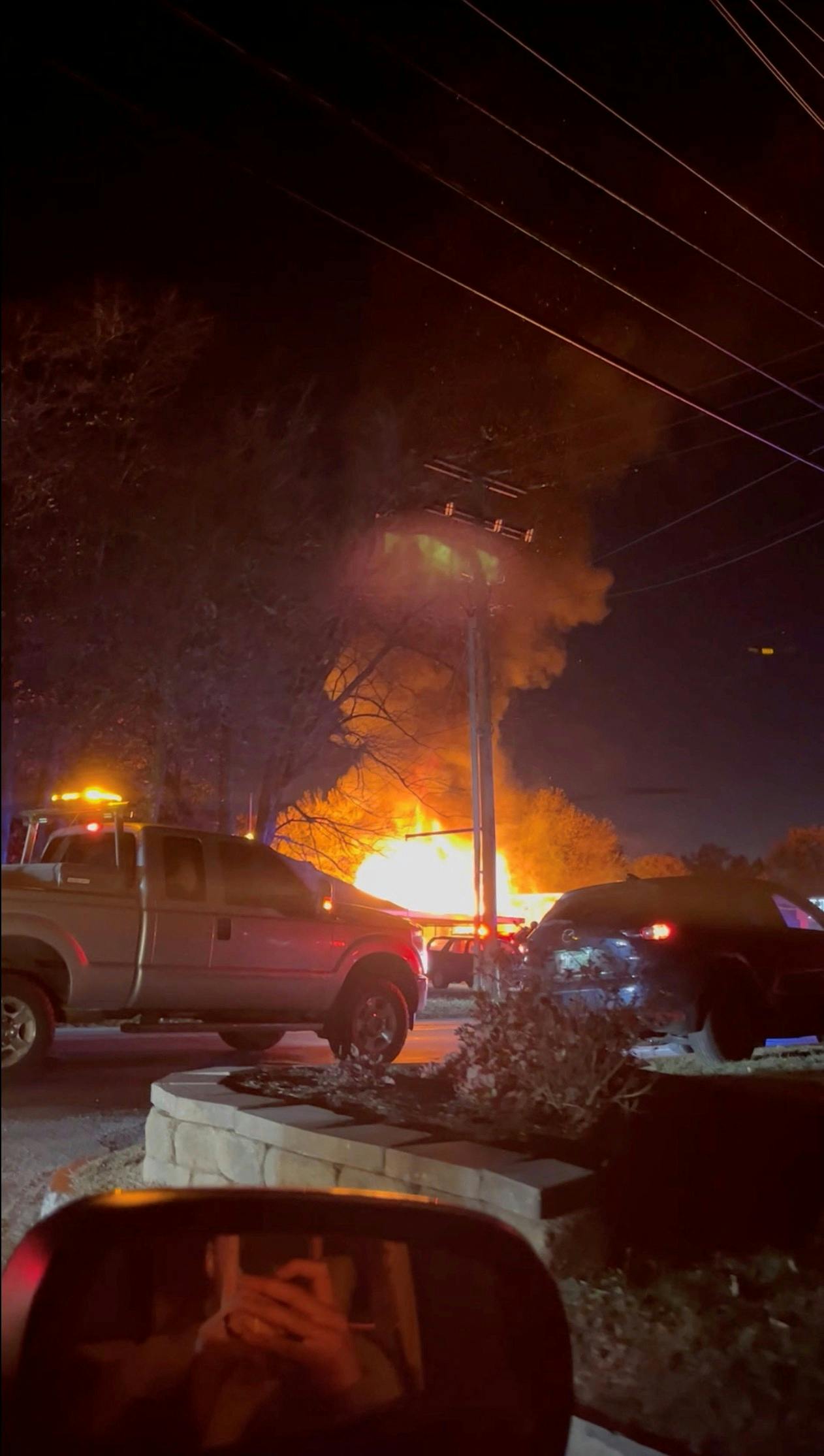 Billeder fra stedet, hvor flyet er styrtet ned. 