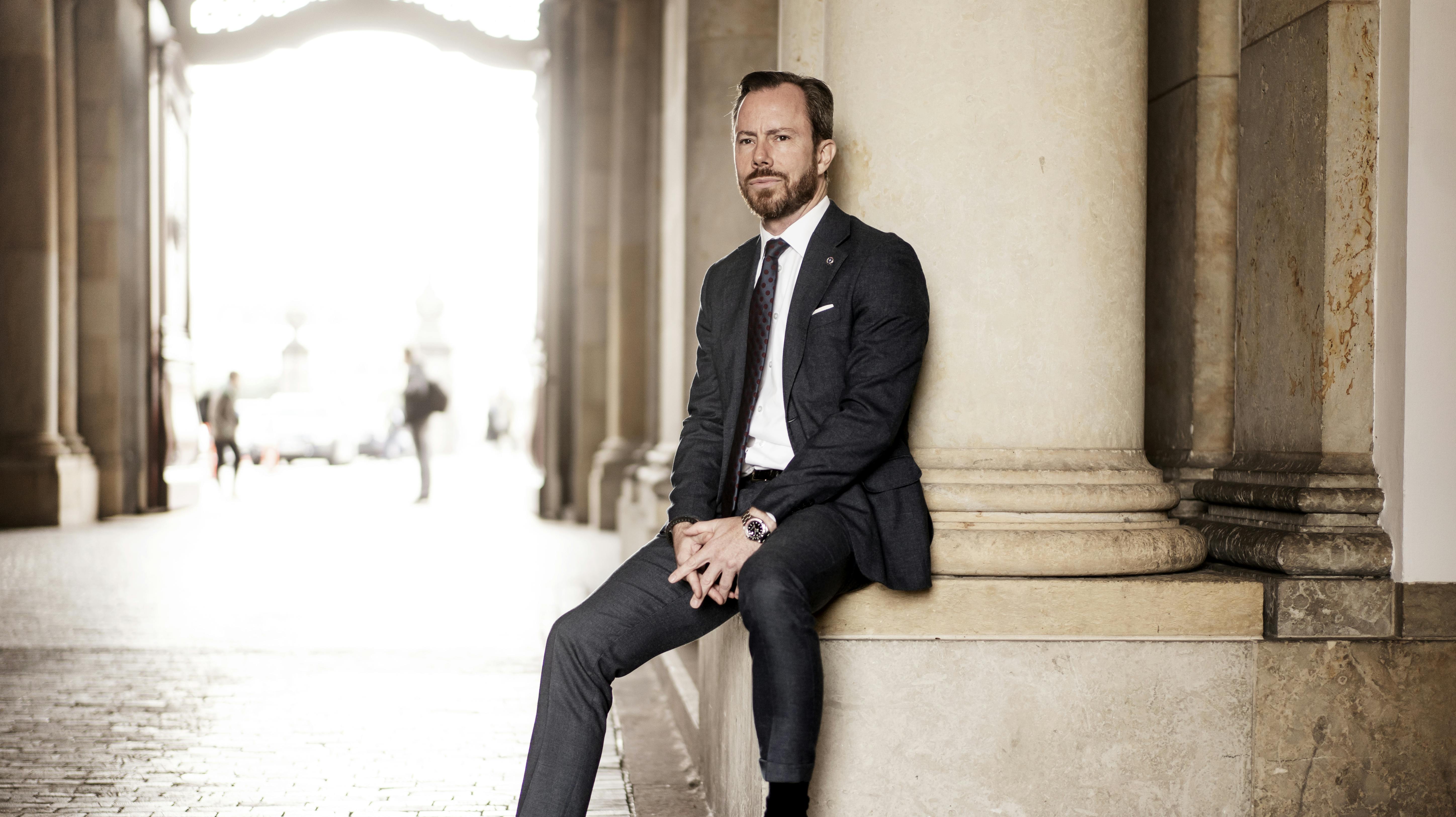 Som ung ville Jakob Ellemann-Jensen hellere underholde folk på de skrå brædder, end han ville lave politik. 