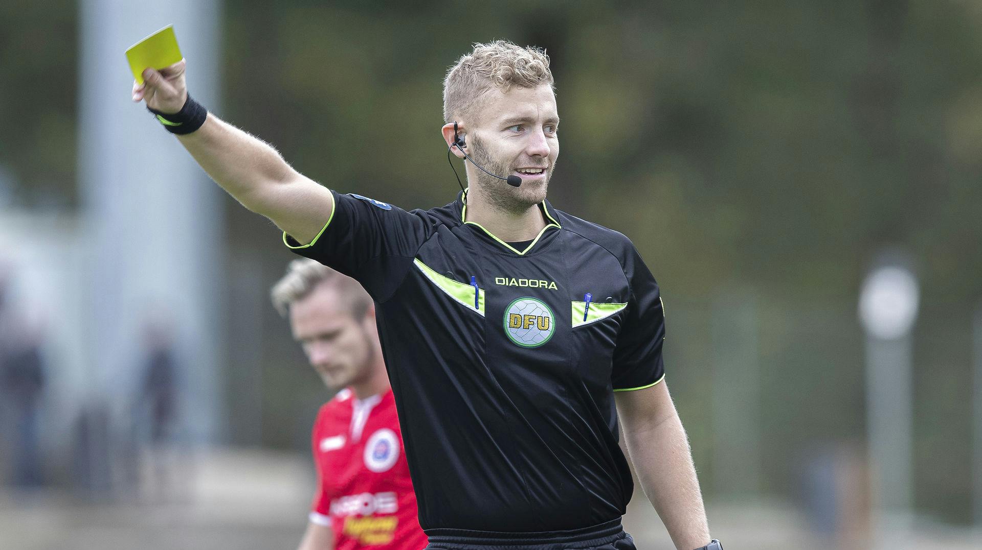 Dommer Stefan Fyhn måtte stoppe 2. divisionskampen mellem AB og BK Frem, da en tilskuer blev utilpas og mistede bevidstheden. nbsp;