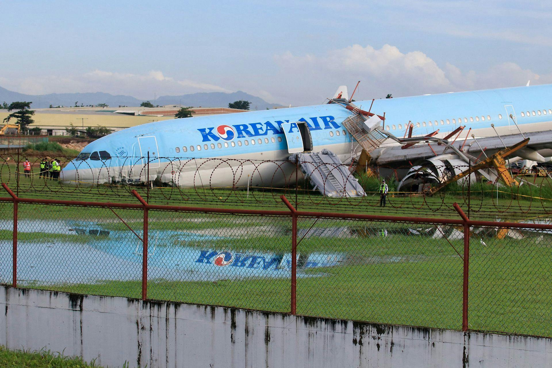 Et fly fejlbedømte landingsbanen i regnvejret søndag aften. nbsp;