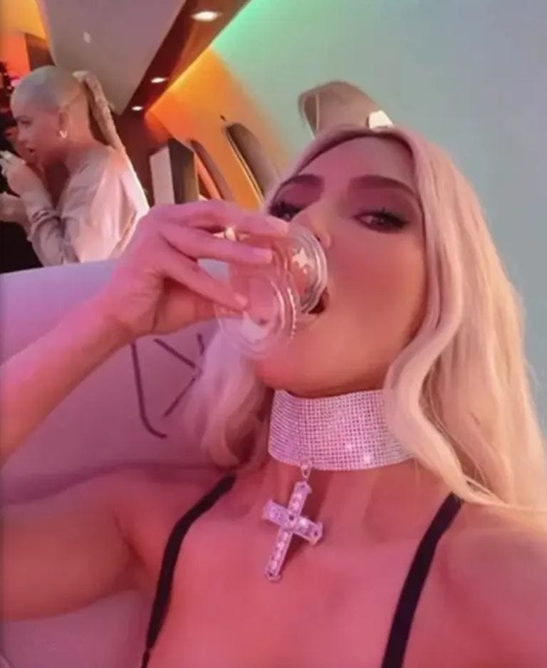 Skål! Kim Kardashian fejrede sin fødselsdag med stil.