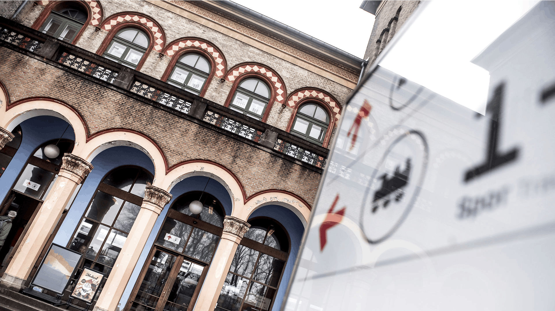 To 12-årige drenge blev onsdag taget med af politiet ved Roskilde Station, da de mistænkes for at have truet en jævnaldrende dreng med en kniv.