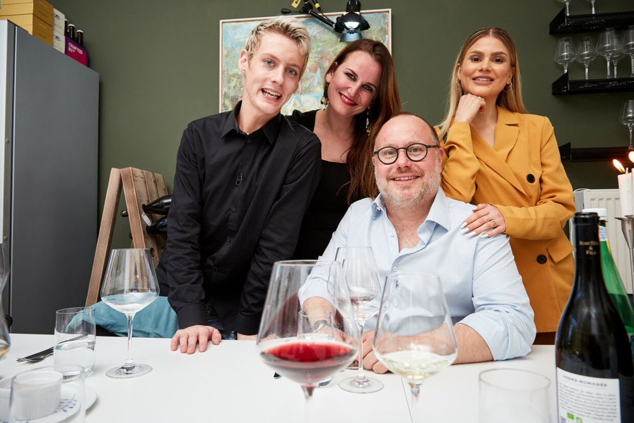 Sigmund Trondheim, Katrine Daugaard, Camilla Frederikke og Niels Pinborg i "Til middag hos" i 2019.