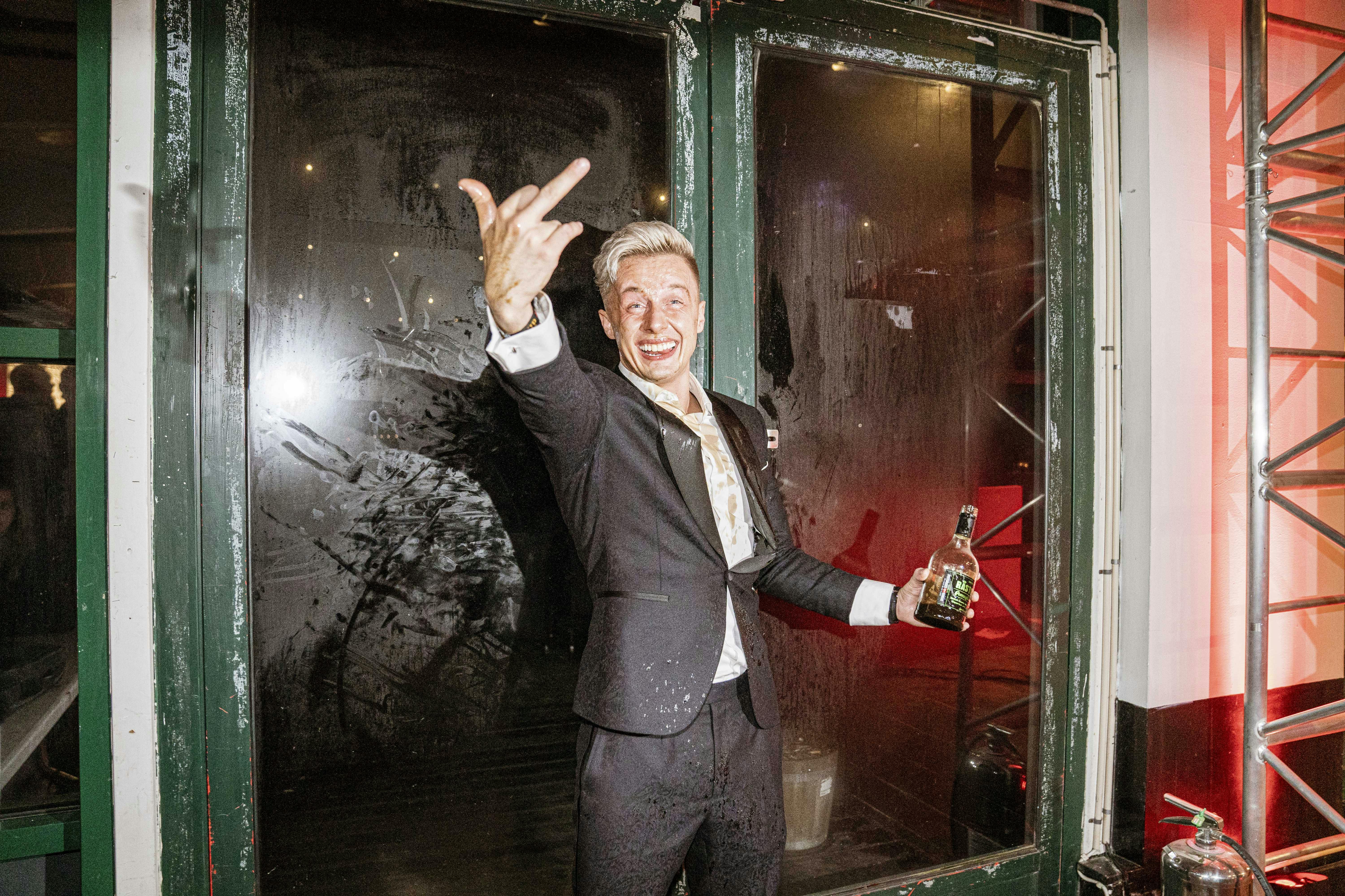 Teitur Skoubo er efter at have anket byrettens dom blevet frikendt for voldtægt. Han er idømt tre måneders fængsel for vold, men da han har siddet varetægtsfængslet, kan han i dag forlade Østre Landsret i Odense som en fri mand.