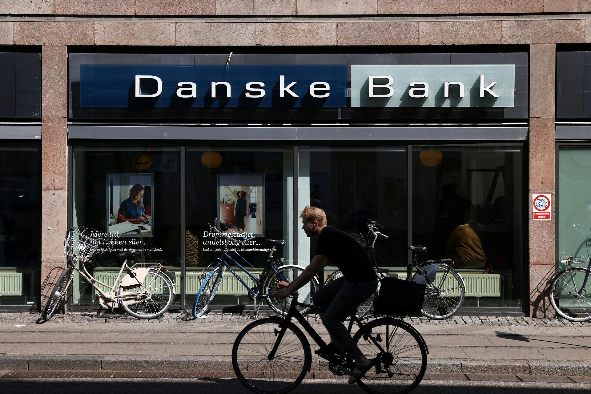Danske Bank fyrer igen.