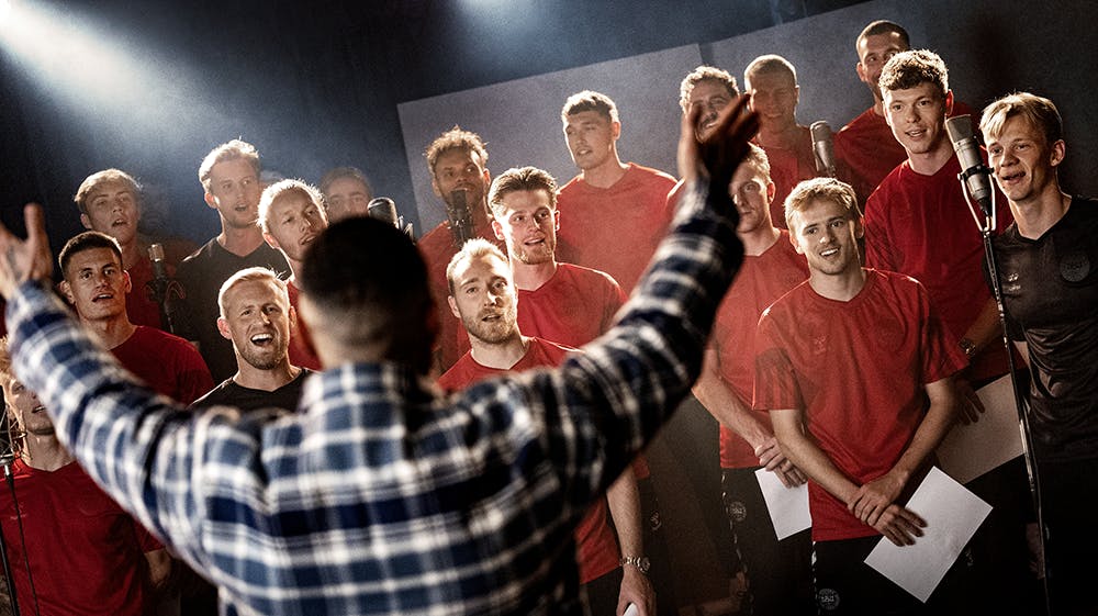 Landsholdsstjernerne har selvfølgelig været med i studiet 