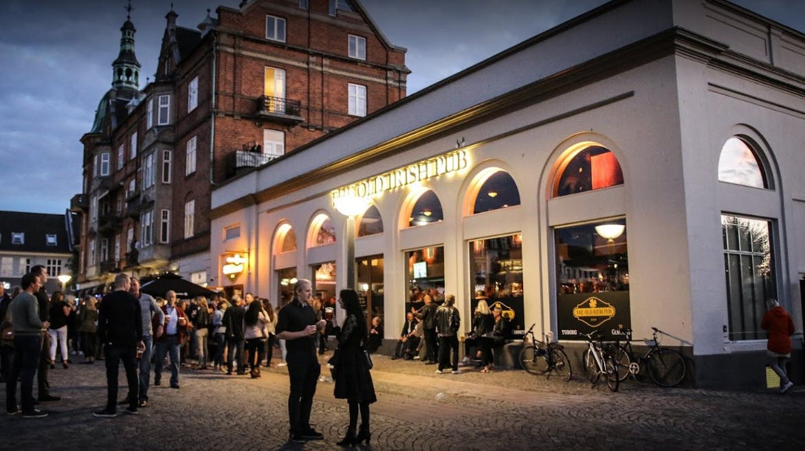 Arkivfoto. Old Irish Pub ligger på Torvet i Hillerød. Det var her politiet samlede den berusede mand op i weekenden 