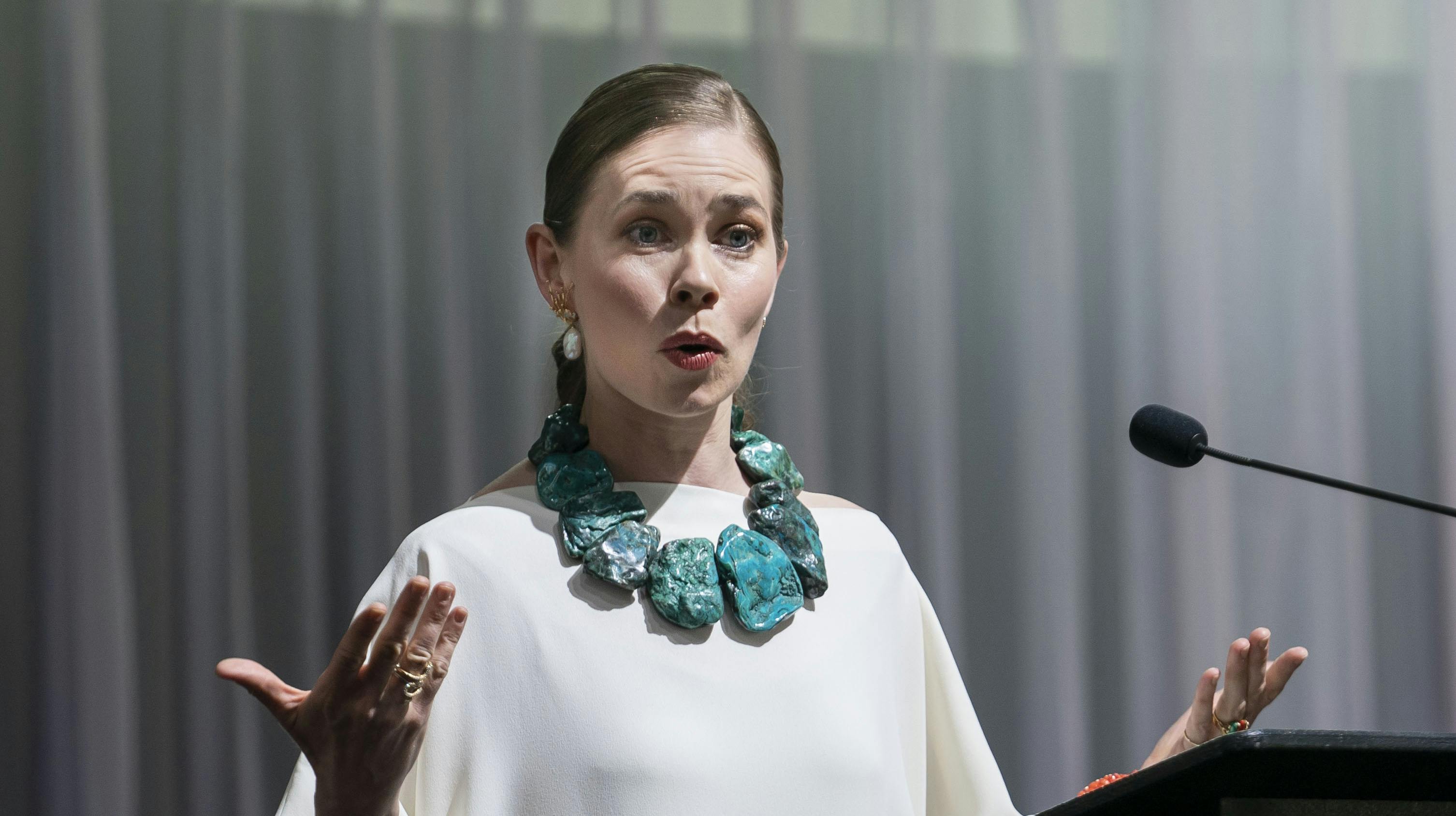 Birgitte Hjort Sørensen stod også for at styre ordet, da kronprinsparret var på på erhvervsfremstød i Holland i sommer. Nu skal hun snart på scenen som vært for en fornem prisuddeling. 