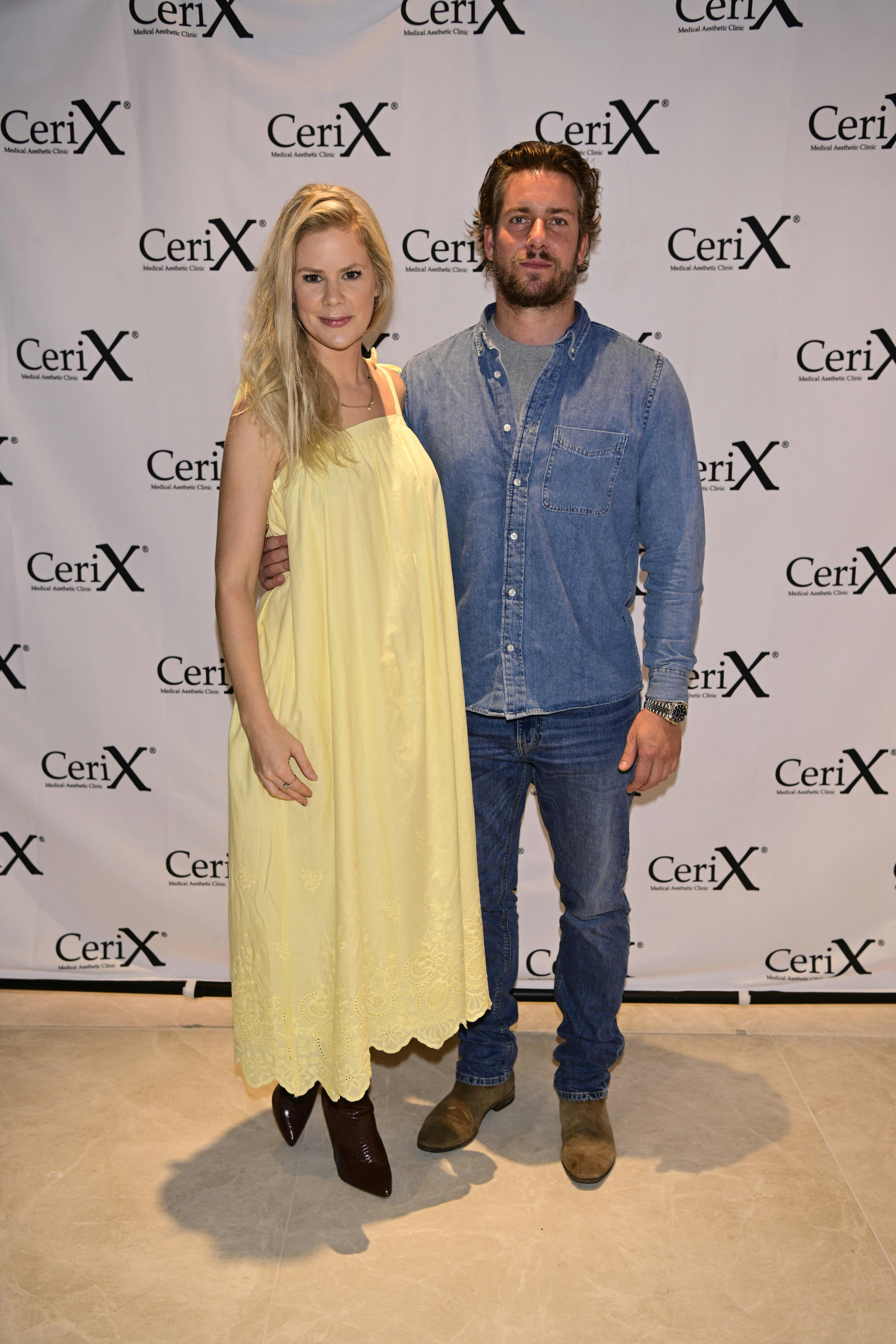 Julie Zangenberg danner par med Andreas Bagh, som hun har sønnen Leo sammen med. 