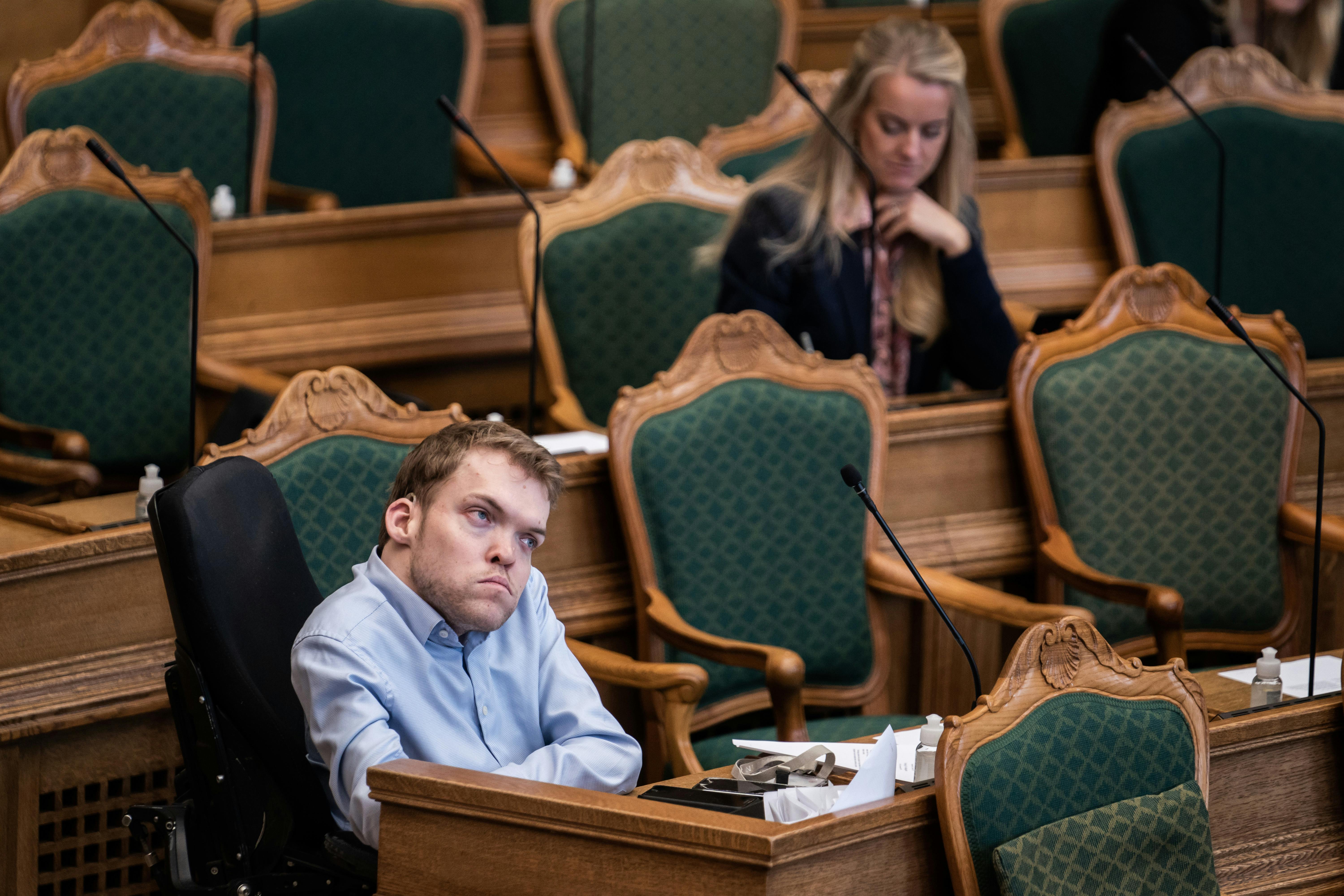 Kristian Heegaard ville vise, at unge i kørestol havde samme muligheder for at leve livet, som andre har. Det endte med at koste ham pladsen på Borgen, at drak sig så fuld, han intet huskede og så opførte sig uanstændigt. 