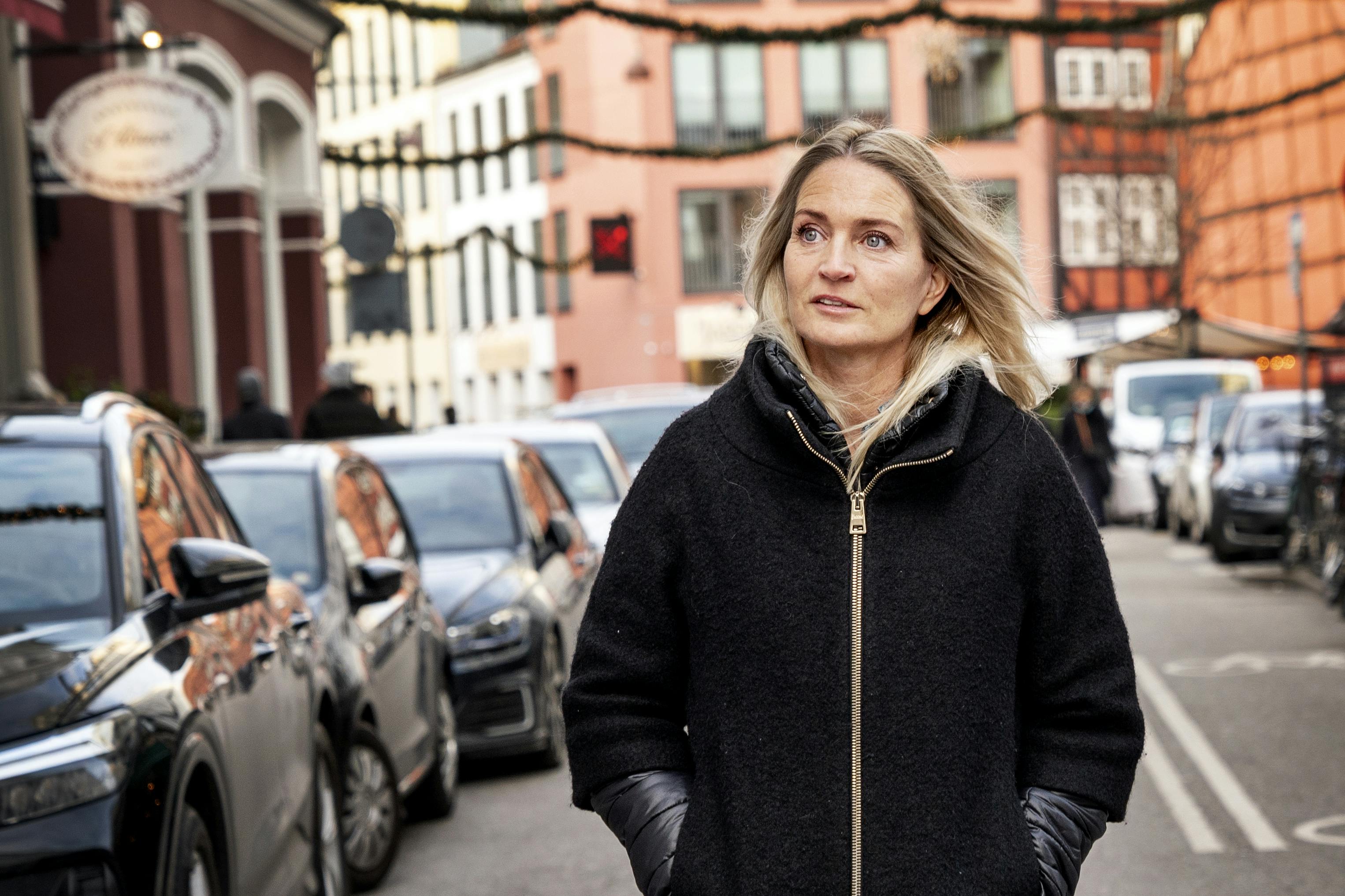 Annette Heick var ude at kalde Frank Jensen for en løgner og kunne berette, at han havde haft sin tunge inde i sangerindens øre. 