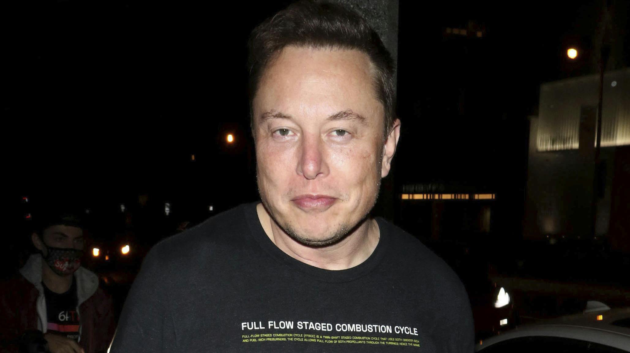 Elon Musk har gjort sig nogle ordentlige indhug i sin formue, efter han har købt Twitter. 