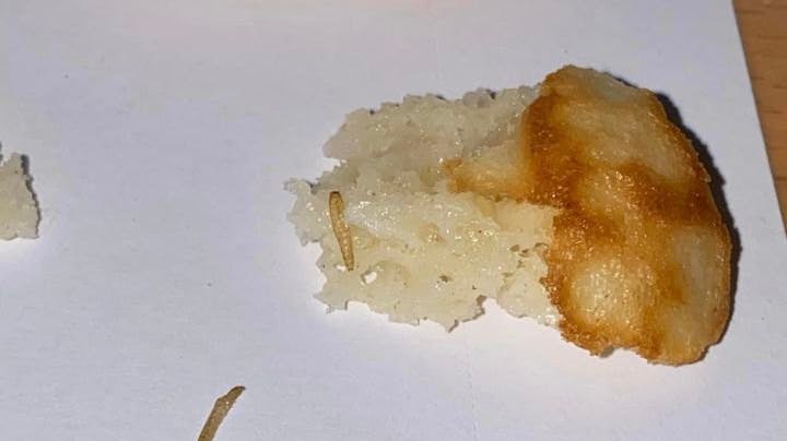 En meget ulækker oplevelse ramte Mathias fra Vinderup, da han ville nyde æbleskiver købt i Rema 1000.