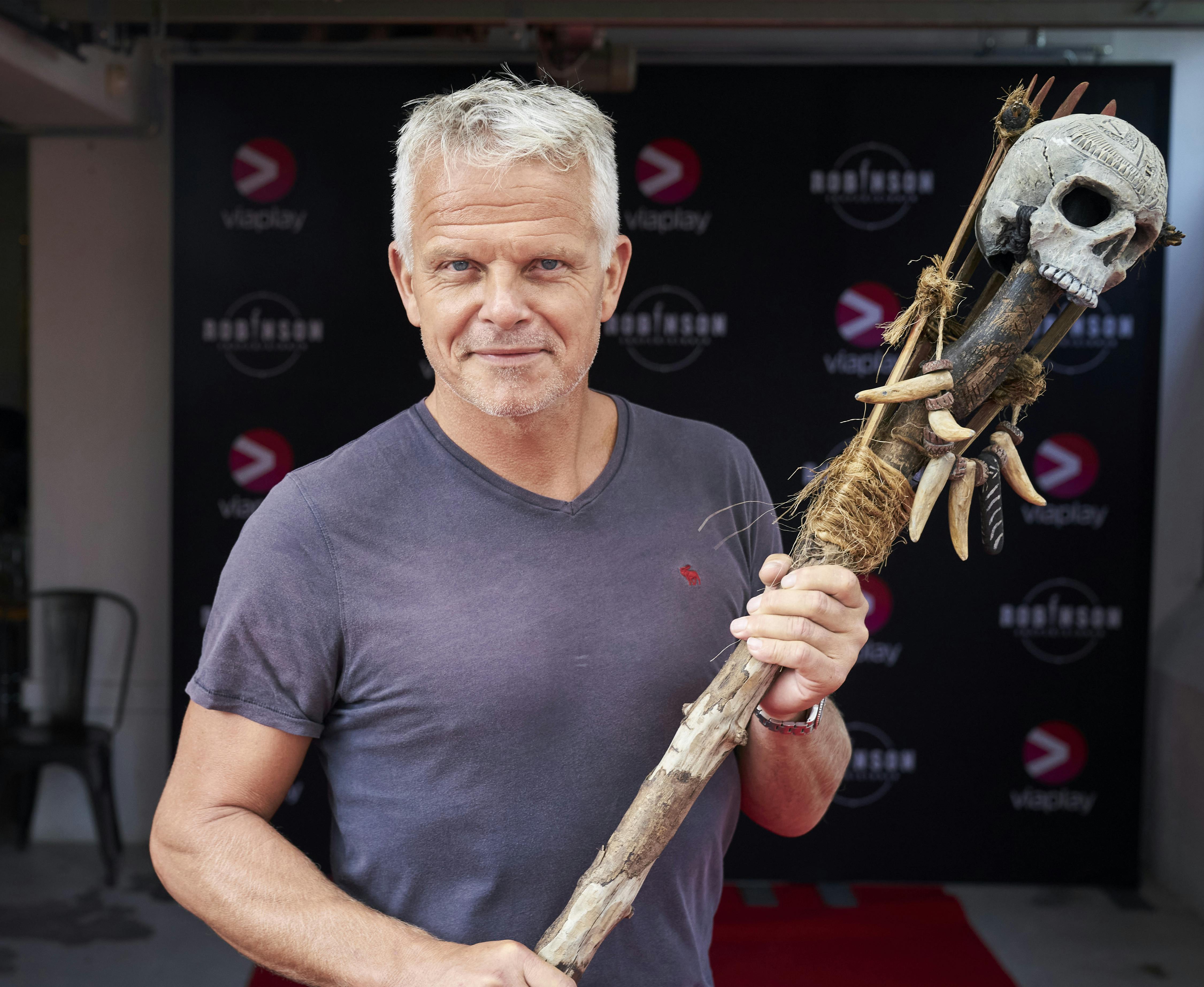 Det er en gammel "Robinson"-klassiker, som vært Jakob Kjeldbjerg præsenterer for ekspeditionens deltagere.