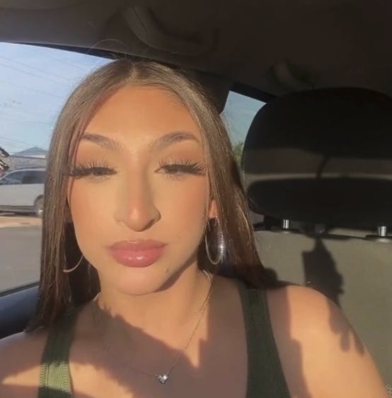 Tess elsker sin næse og kunne ikke drømme om at lave den om.