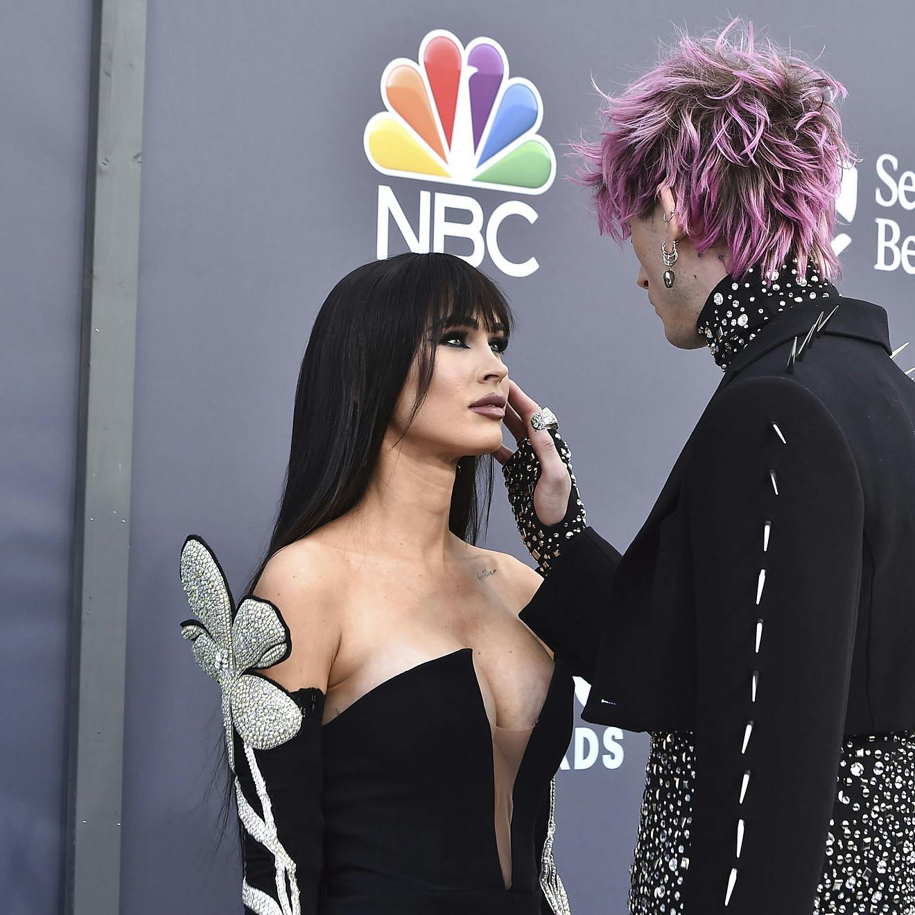 Megan Fox og Machine Gun Kelly giver den hele armen til dette års Halloween.