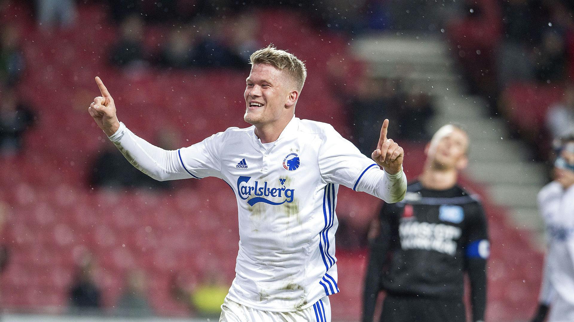 Om det er Andreas Cornelius eller angriberen for den lokale serie 4-klub der scorer, så bliver der doneret til migrantarbejderne i Qatar.
