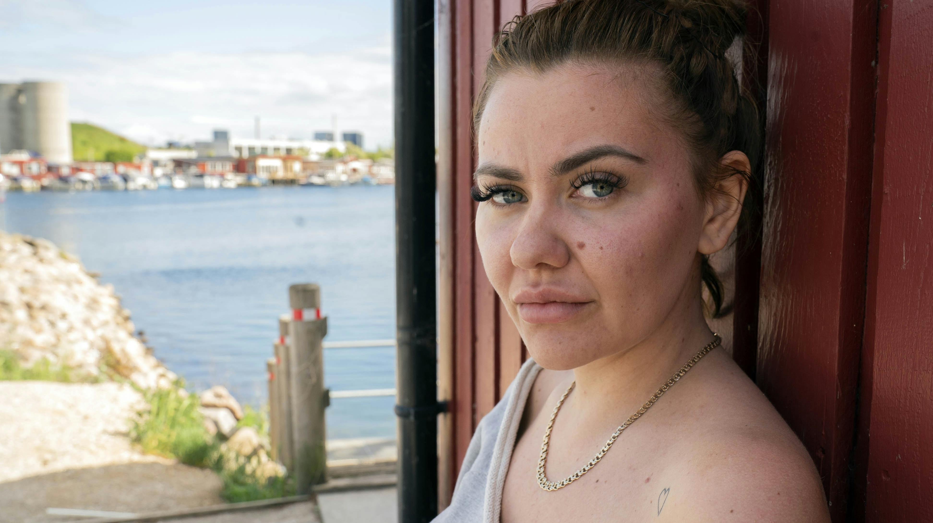 Fie Laursen er igen blevet væk fra retssagen, hvor hun er tiltalt for i ti tilfælde at have brudt markedsføringsloven.