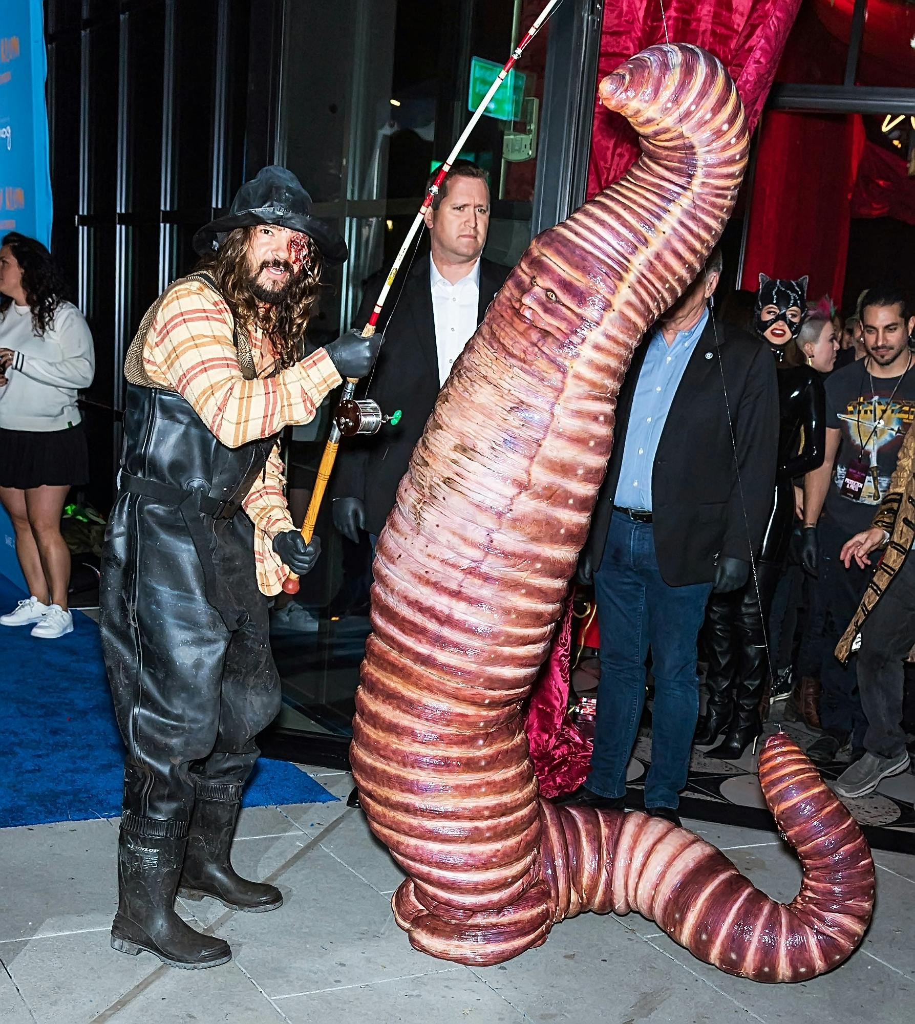 I bedste fiskestil fik Tom Kaulitz en fræk orm på krogen. 