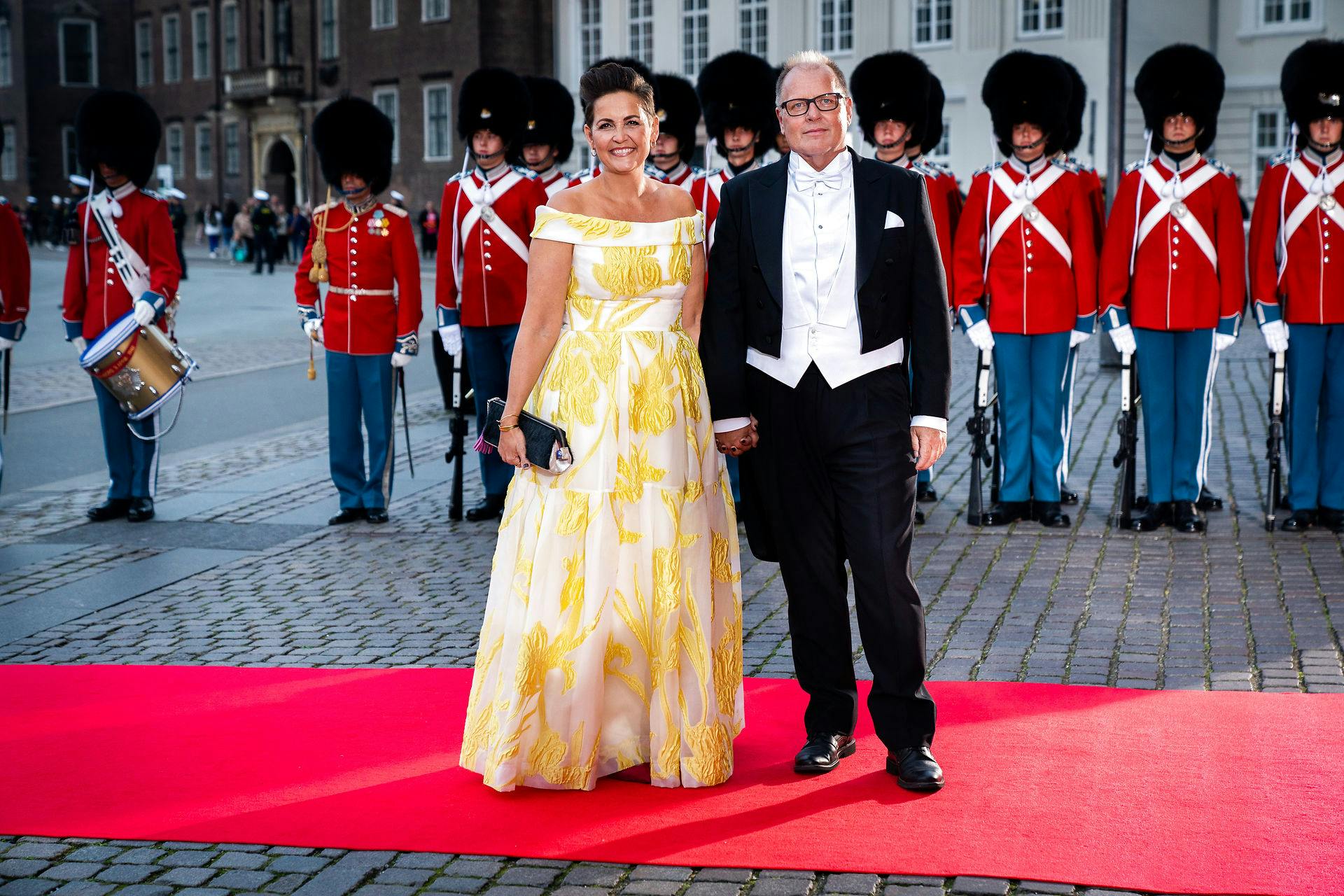 Også Pia Olsen Dyhr havde manden, Villy Dyhr, med til fejringen af dronningen.