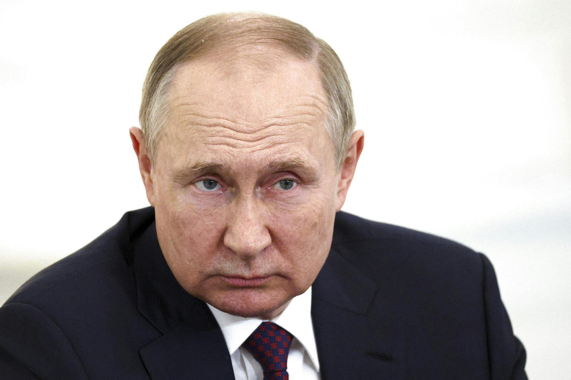 Vladimir Putin og andre russiske militære ledere diskuterer muligheden for brug at atomvåben.