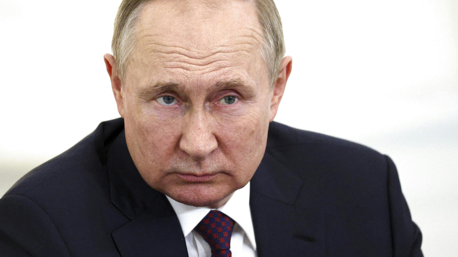 Vladimir Putin og andre russiske militære ledere diskuterer muligheden for brug at atomvåben.