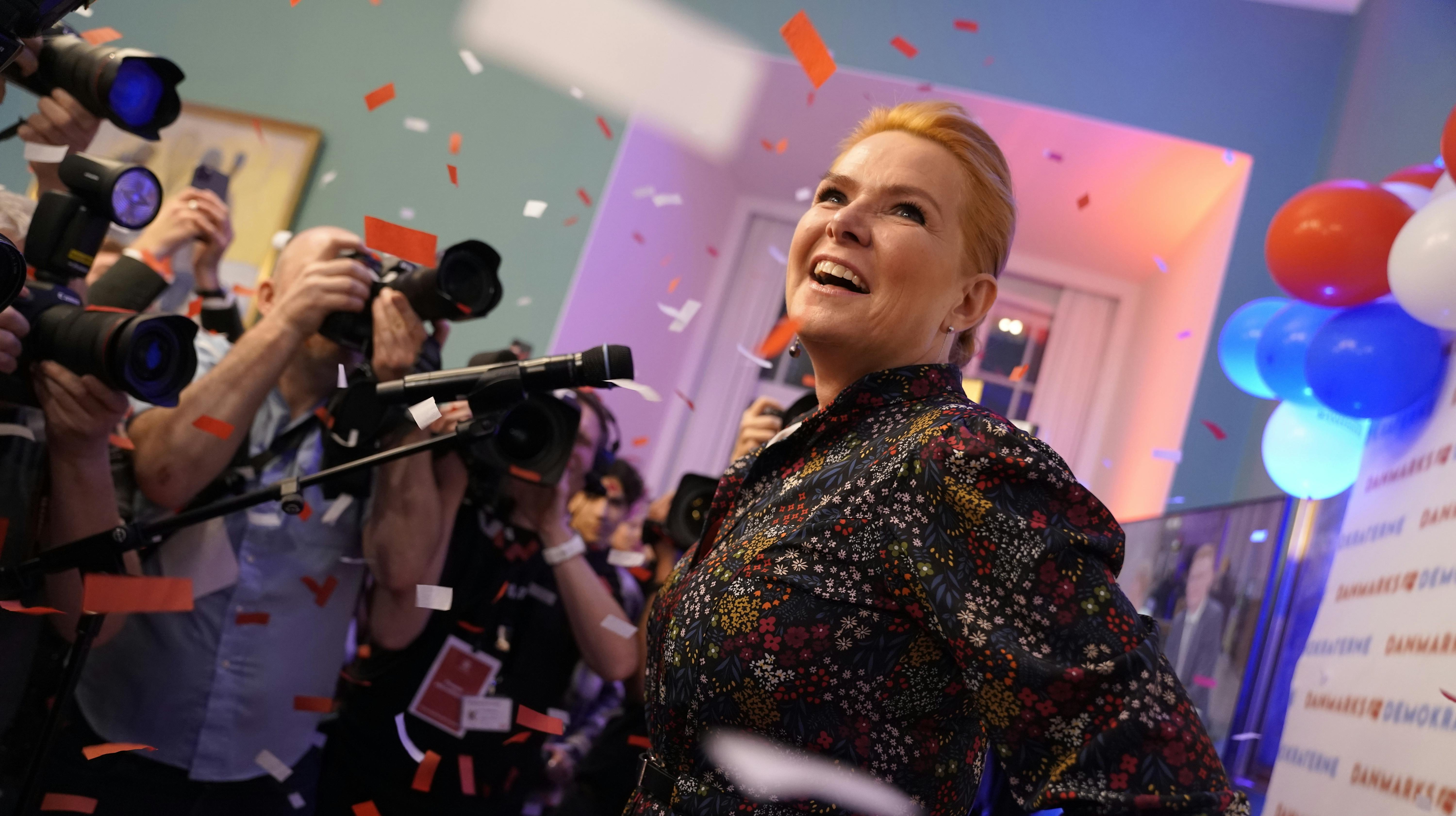 Inger Støjberg lod sig hylde på Christiansborg af sine partifæller, efter Danmarksdemokraterne er braget ind i Folketinget. 