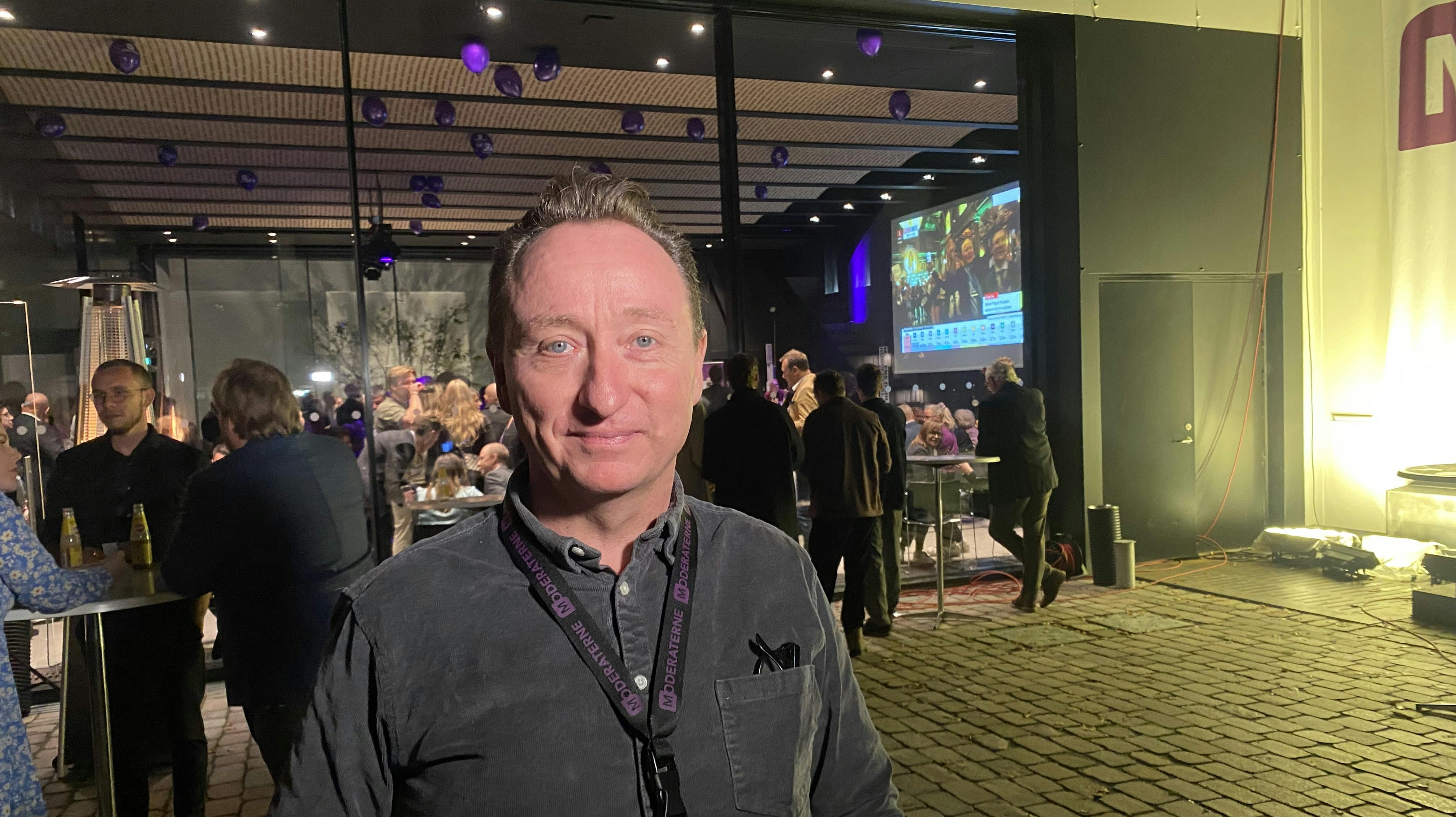 Krydset er sat ved Moderaterne. Og derfor var han også til valgfest på Islands Brygge, hvor det nye parti gav den gas.