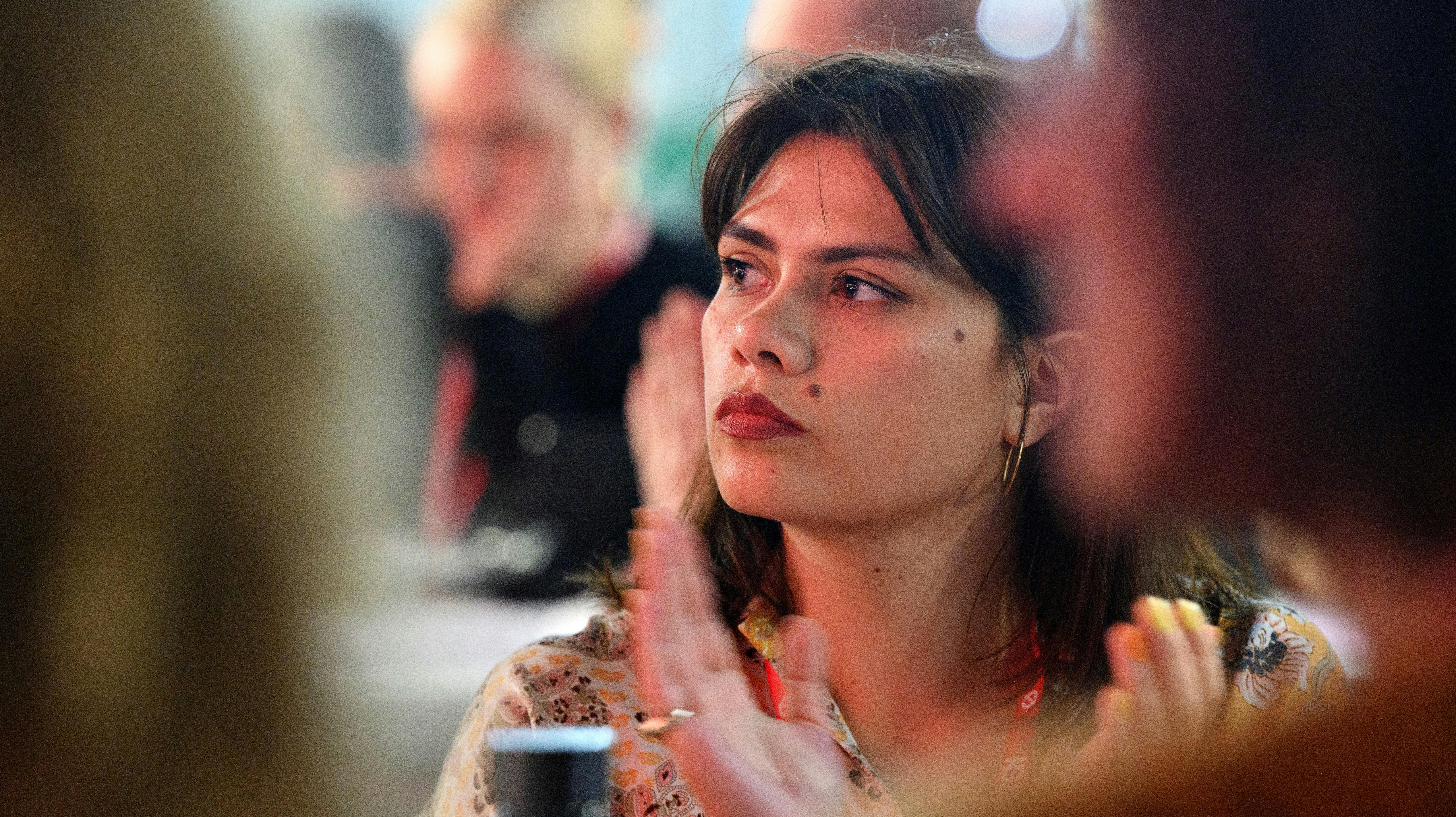 Sabrina Louise Christiansen under Enhedslistens årsmøde i maj. Nu skal hun snart hjem og ha' en alvorssnak med familien. 