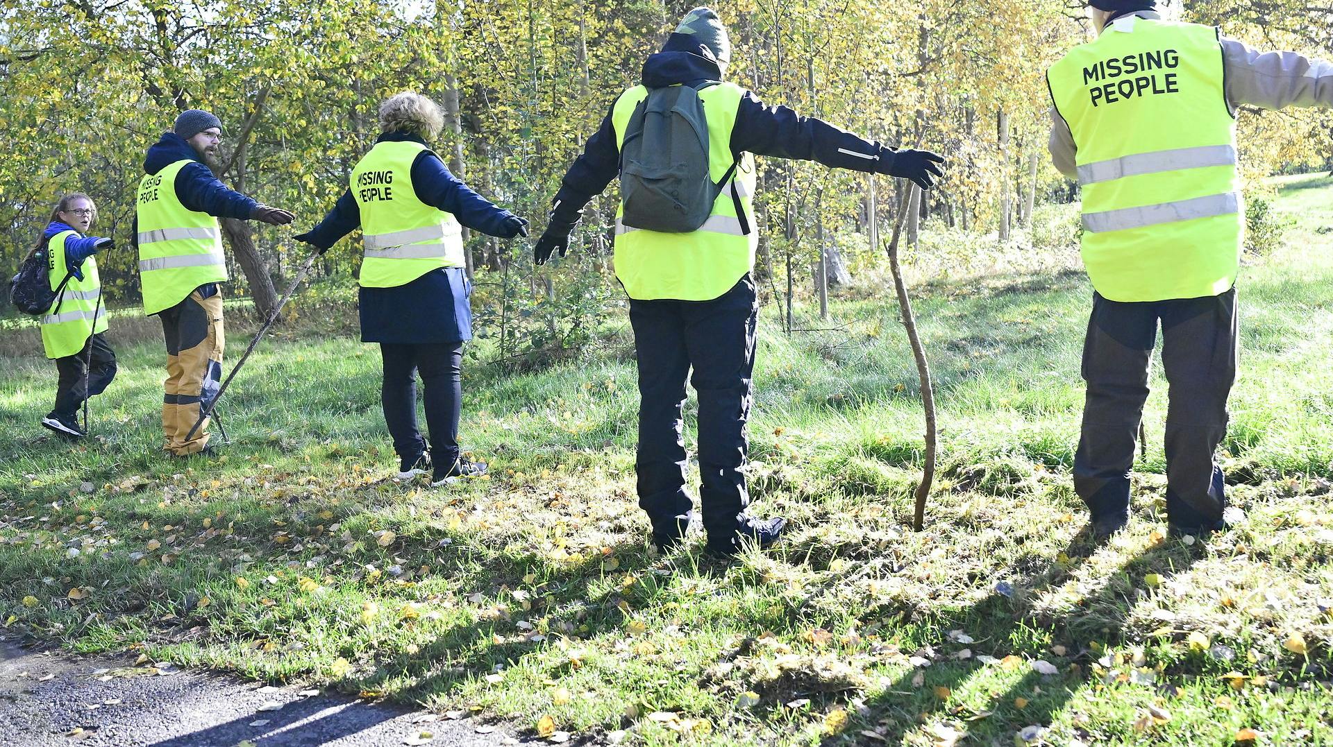Medlemmer af Missing People deltog i eftersøgningen af kvinden, der forsvandt efter en bytur i midten af oktober. 