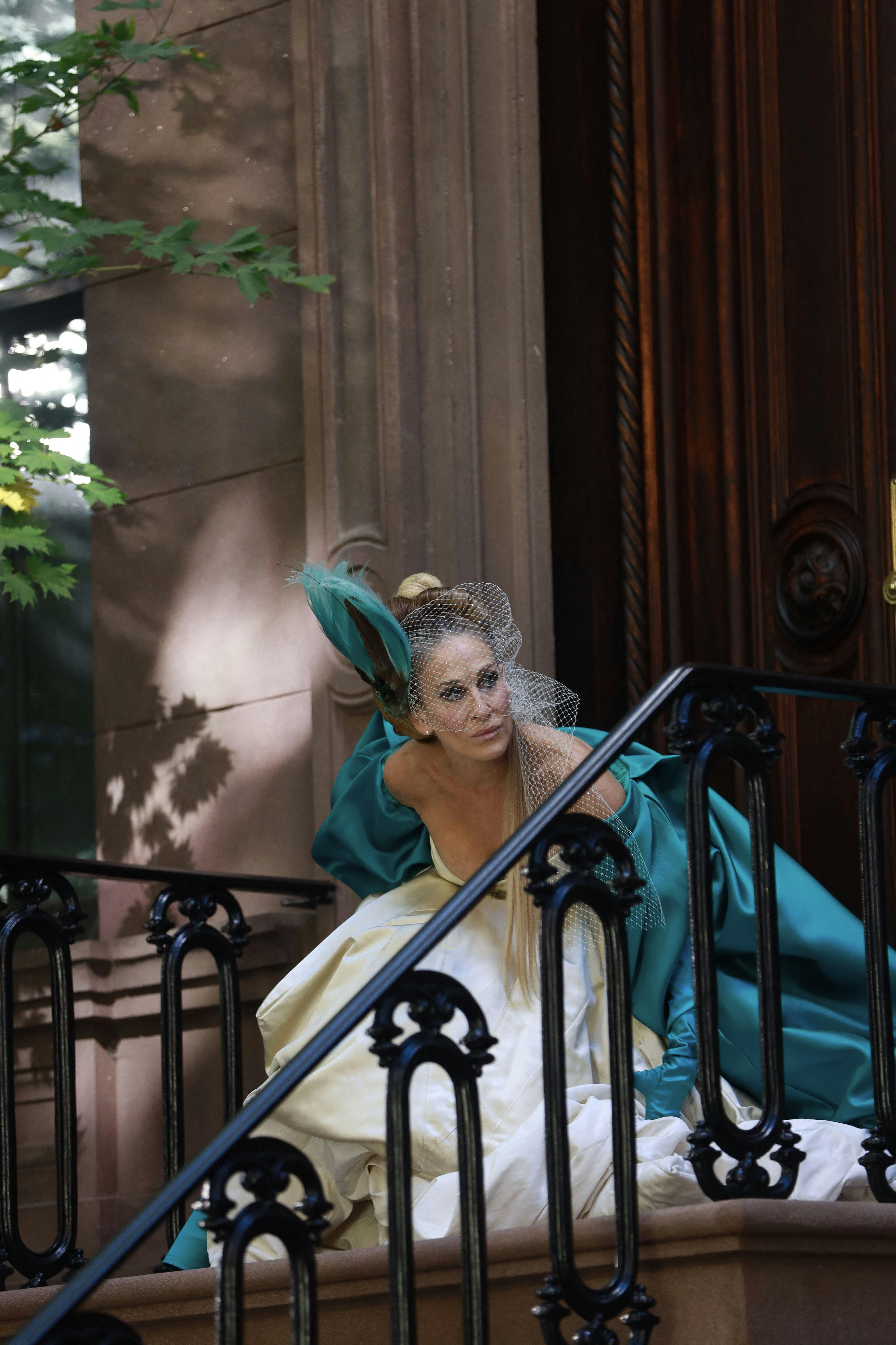 Sarah Jessica Parker genopliver sin gamle Vivienne Westwood brudekjole i den kommende sæson. 