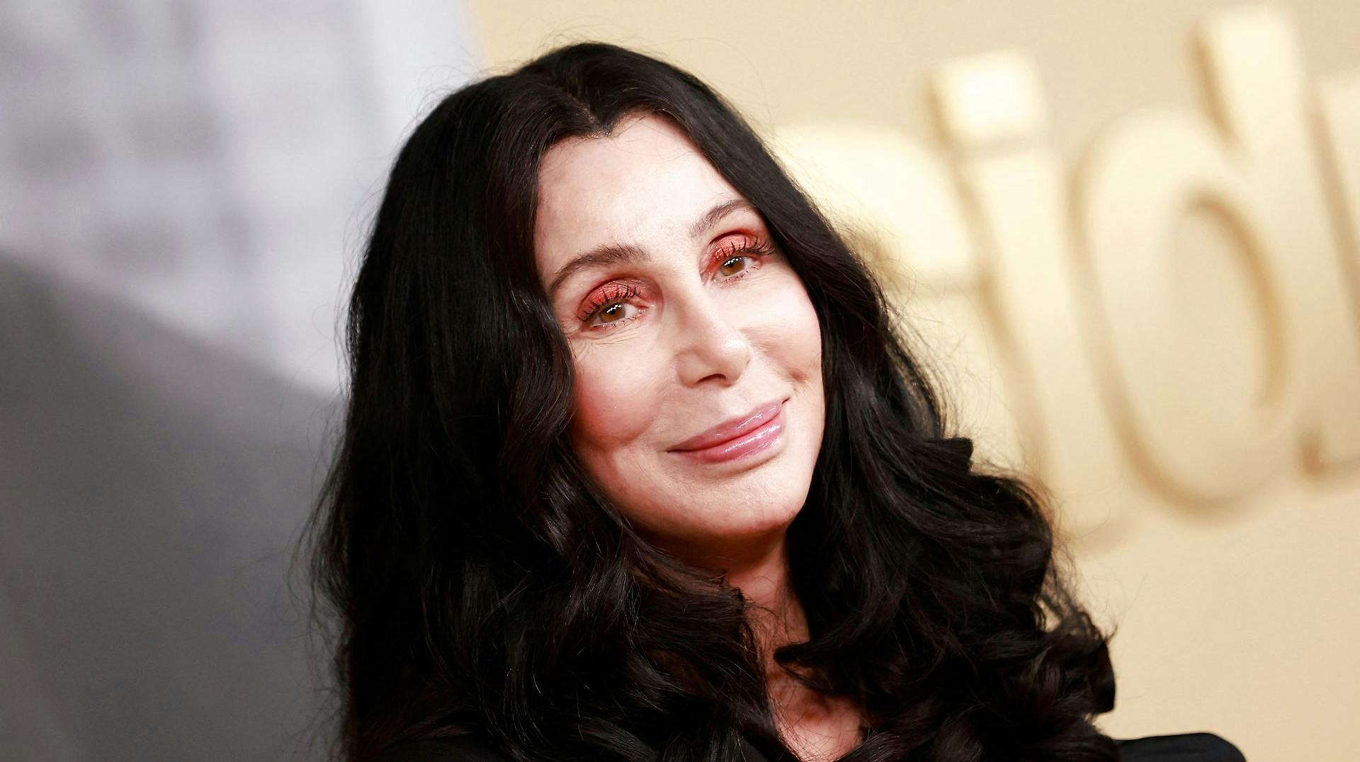 Cher har kastet sig over den 36-årige musikproducer Alexander Edwards.