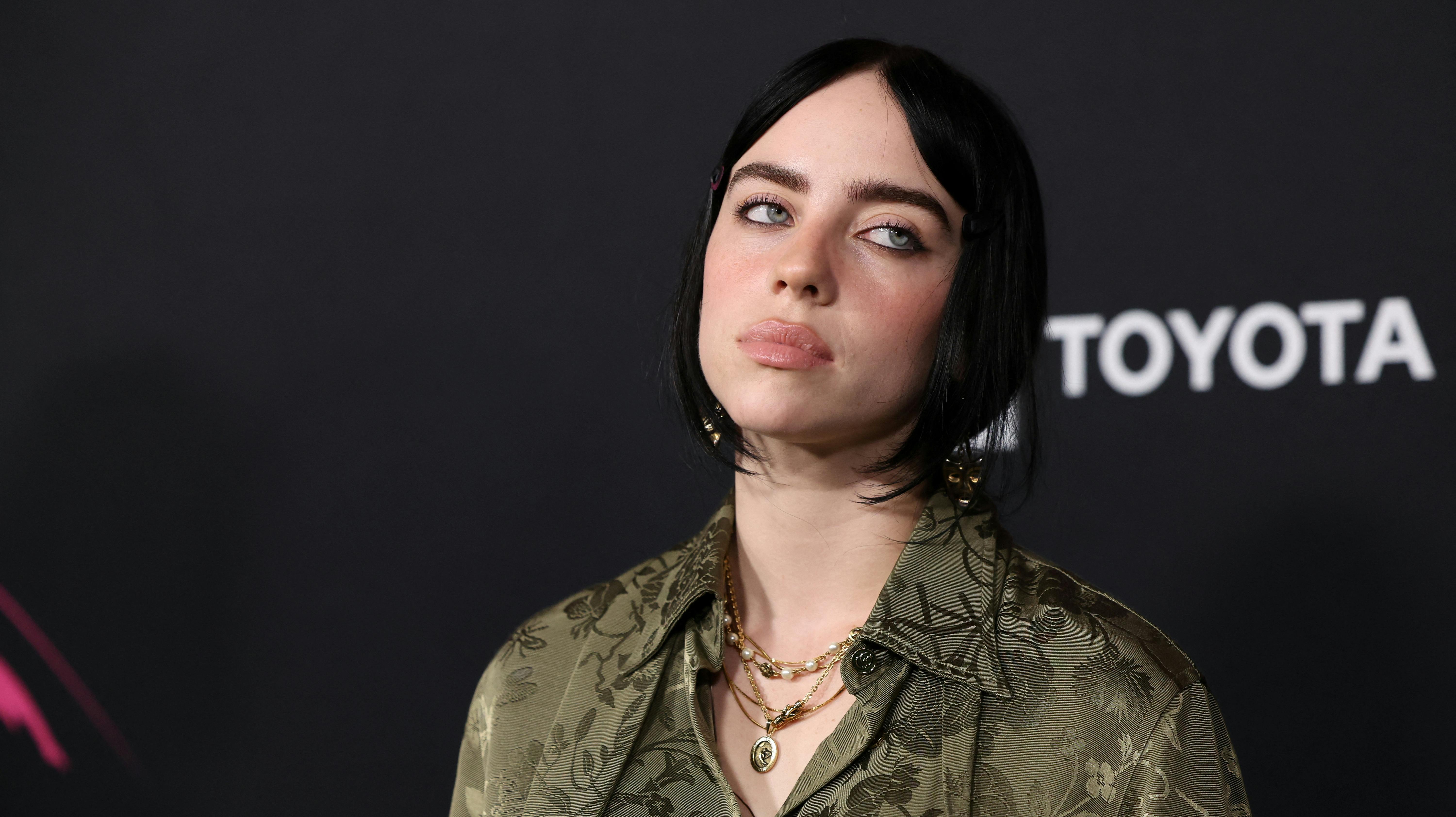 Billie Eilish og musikeren Jesse Rutherford er i løbet af de sidste par måneder blevet spottet sammen adskillige gange. Men først i lørdags gjorde de forholdet officielt, da de troppede op på den røde løber og poserede for fotograferne.