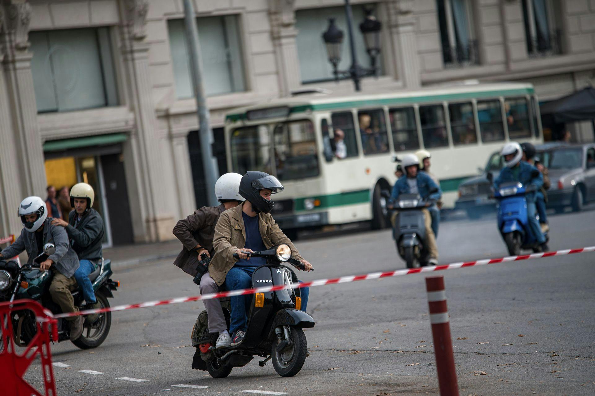 Optagelserne til den dystre scener fandt sted blot få hundrede meter fra den tunnel i Paris, hvor ulykken fandt sted i virkeligheden. 