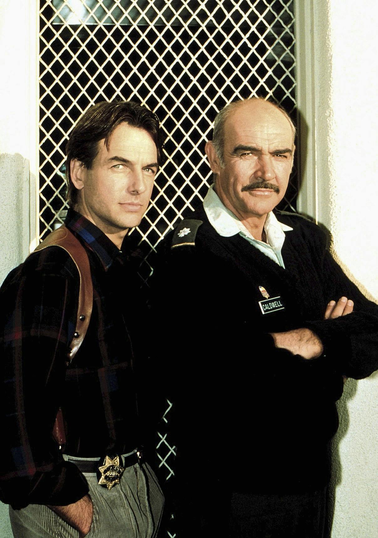 1986 &amp; 1989

Lad os præsentere to hotte fyre anno slut-80’erne: Mark Harmon, 71, og Sean Connery, som i 1988 begge medvirkede i filmen “The Presidio” – og de to har også begge løbet med den kåde kåring i hhv. ‘86 og ‘89.

Sean Connery døde 90