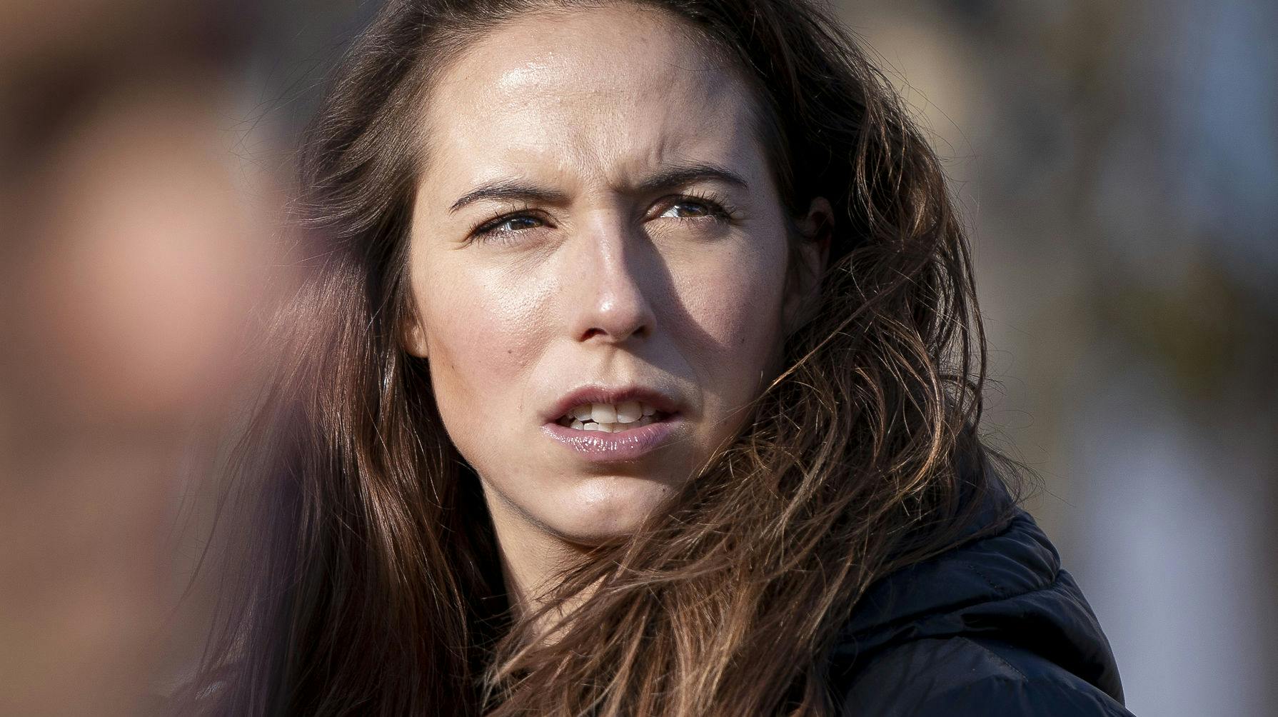 Louise Burgaard åbner om en mørk fortid med en psykisk lidelse.