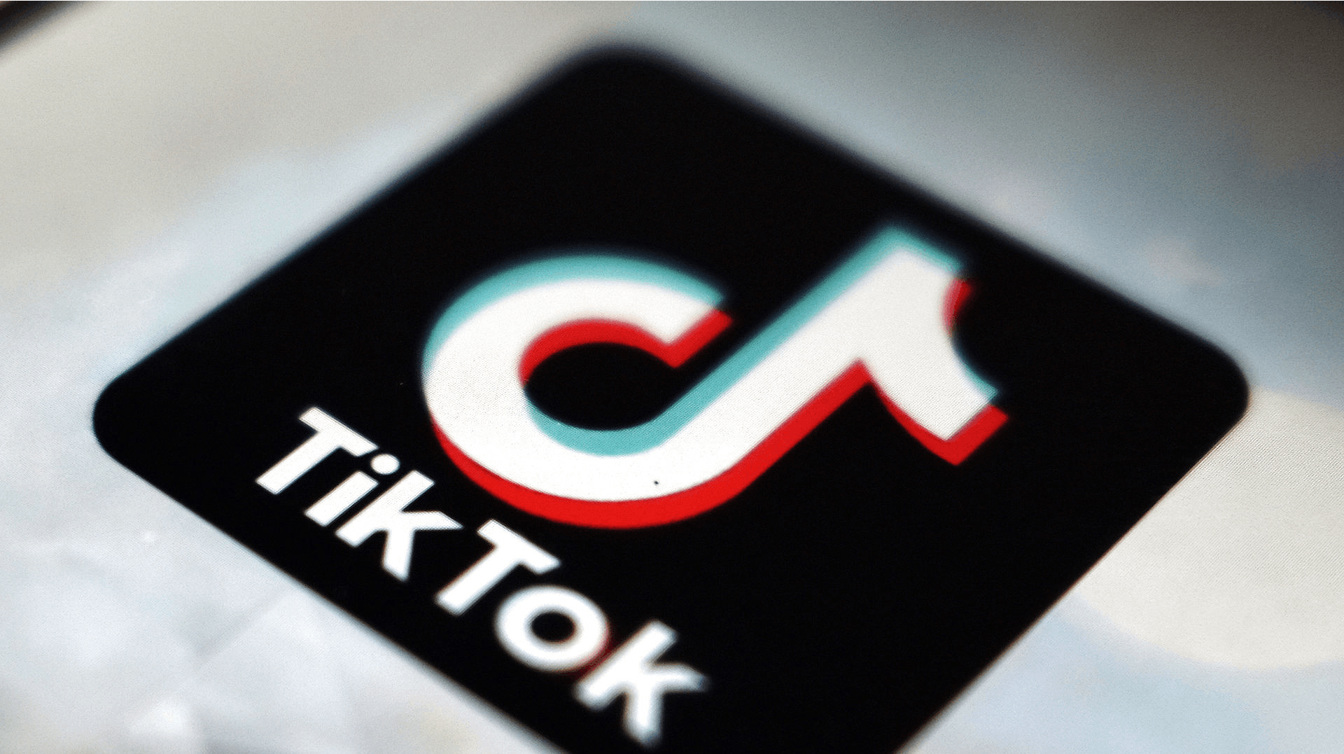 En 30-årig mand, der er kendt som TikTok-manden, er blevet tiltalt for en lang stribe seksuelle overgreb.