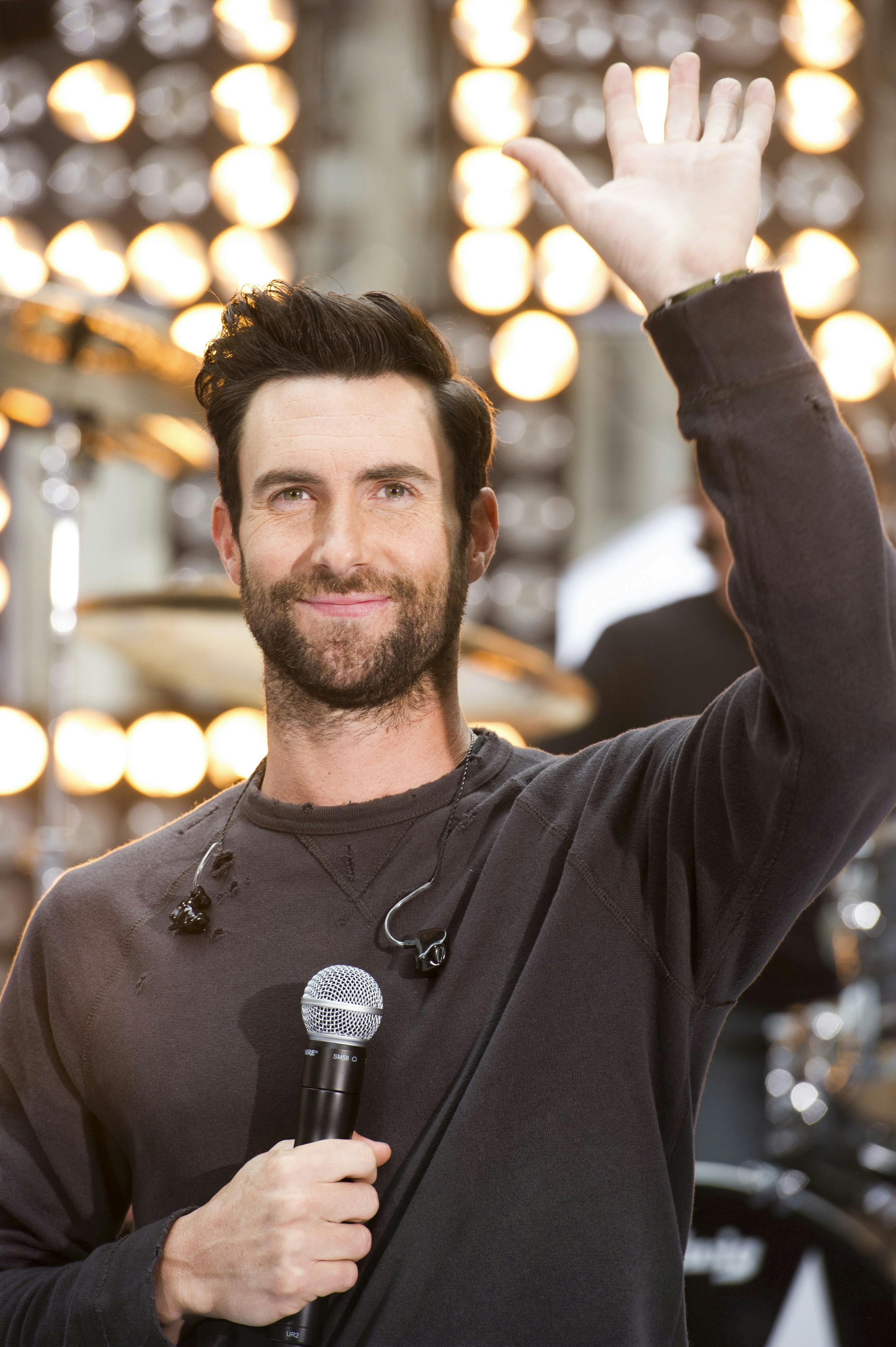 2013
Det er svært ikke at savle en smule, når man kigger på Adam Levine, 43.
Forsangeren i bandet Maroon 5 vandt fortjent titlen i 2013.