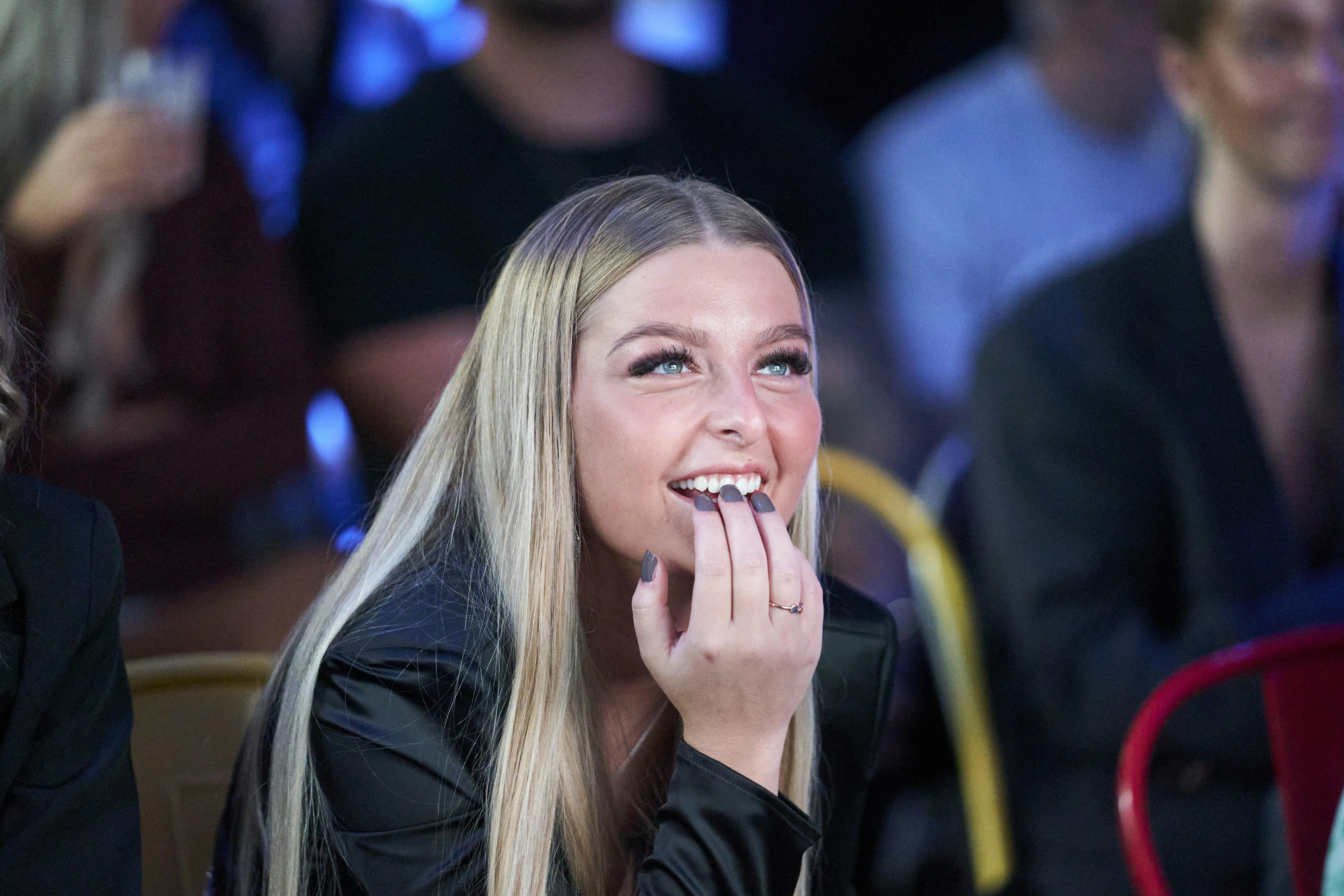 Silles ansigt, mens hun fulgte med i første afsnit af den nye sæson "Ex on the beach", hvor hun selv er en del af startcastet.