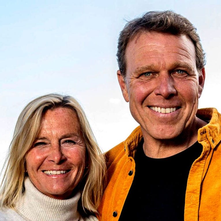 Mikkel Beha Erichsen og fru Marian Midé har deres på det tørre.