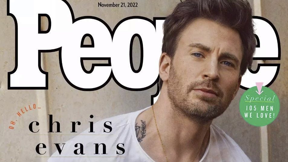 2022Det amerikanske magasin People kårer hvert år den mest sexede mand i verden – og det nyeste skud på stammen er Chris Evans.Den 41-årige skuespiller, der er kendt fra Avengers-filmene som Captain America, siger, at hans mor er meget stolt