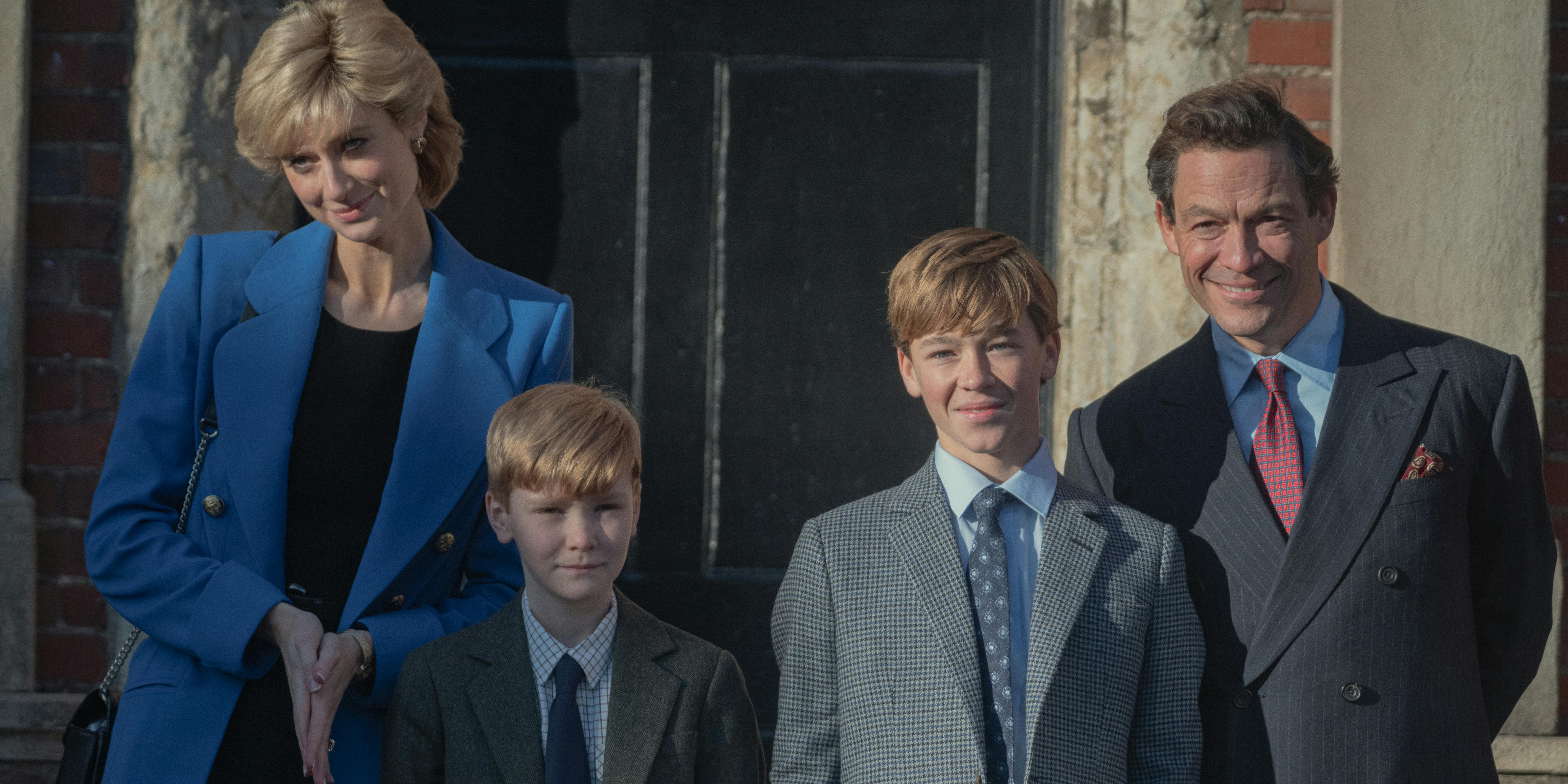 Elizabeth Debicki (tv.) som Diana, Will Powell som Harry, Senan West som William og Dominic West som prins Charles i femte sæson af "The Crown". 