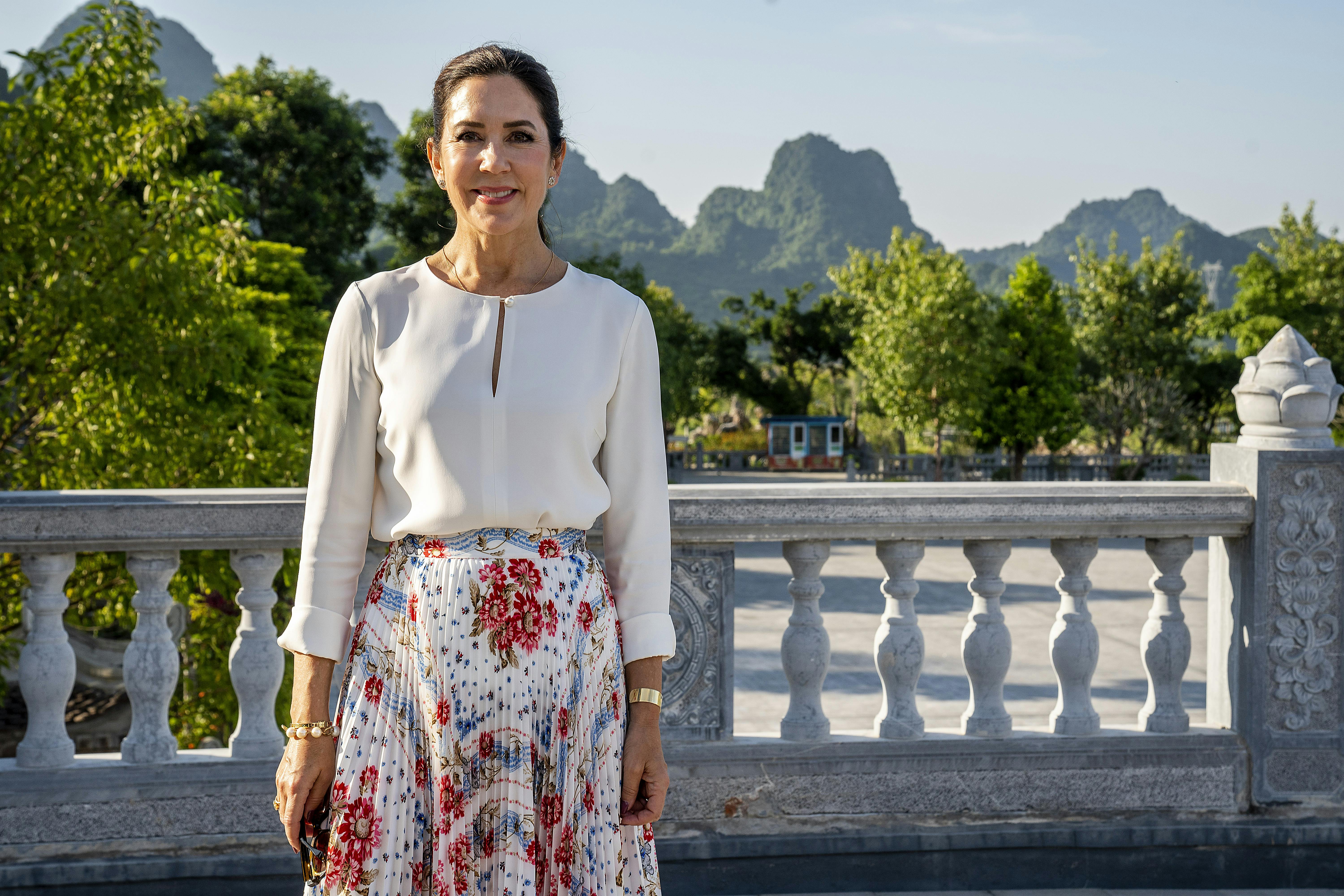 Her er kronprinsesse Mary i Vietnam, men lige nu befinder hun sig på Zanzibar. nbsp;