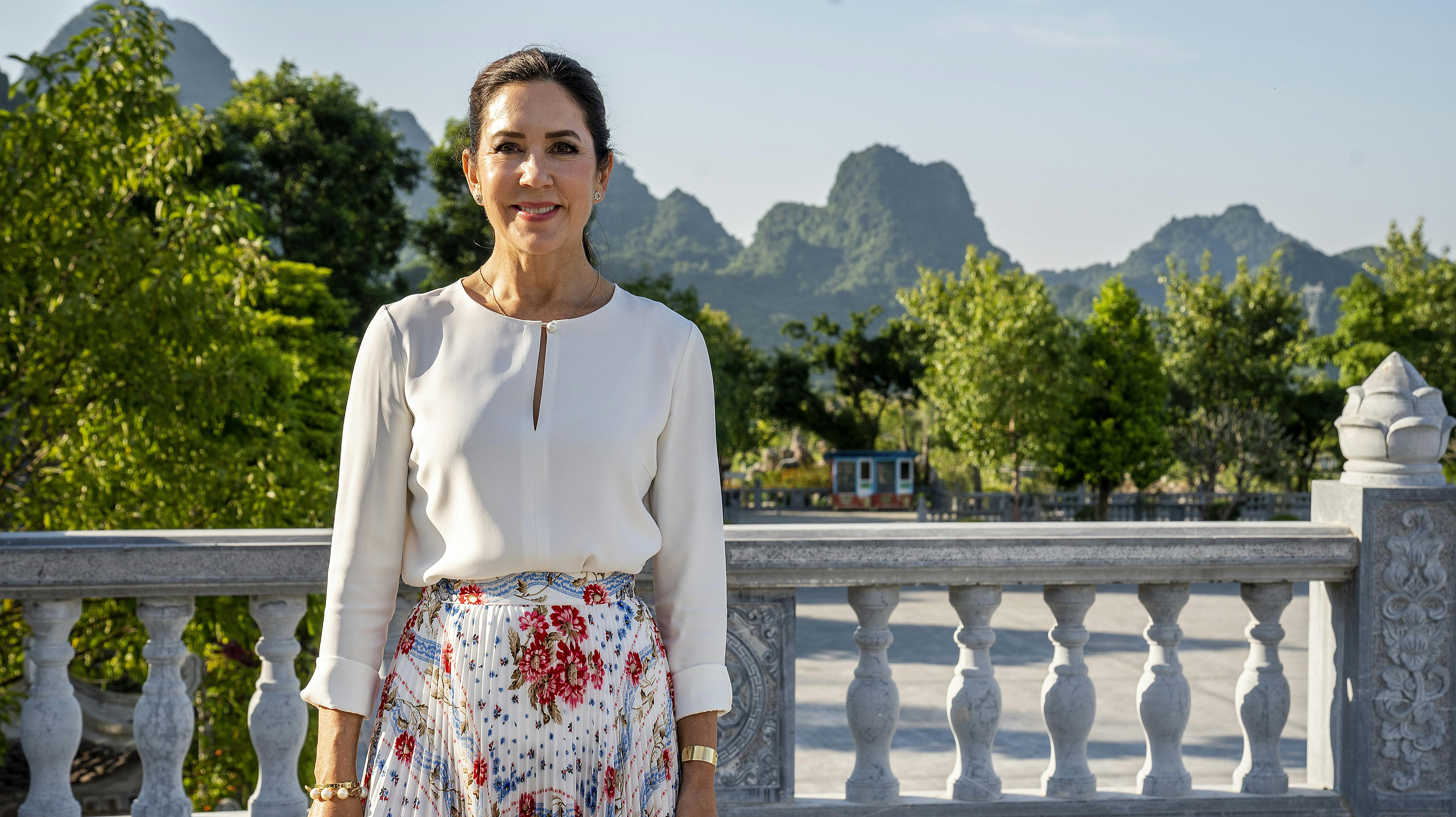 Her er kronprinsesse Mary i Vietnam, men lige nu befinder hun sig på Zanzibar. nbsp;