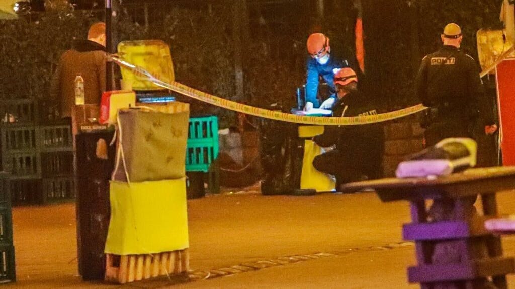 Kriminelle grupperinger har ifølge politiet de seneste dage lavet manifestationer på Christiania. Onsdag stødte 50 personer fra en gruppering sammen med betjente fra Københavns Politi. 26. oktober blev en 23-årig mand skudt og dræbt i Pusherstreet.
