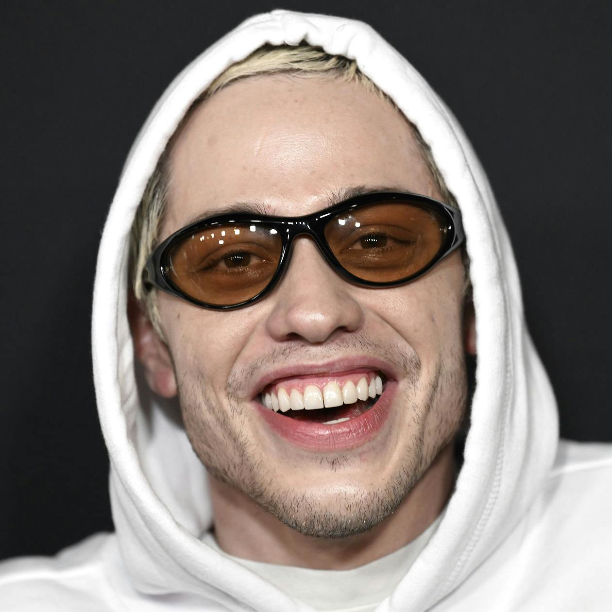 Kim Kardashian har utvilsomt haft et godt øje til Pete Davidsons solide.. tandsæt.