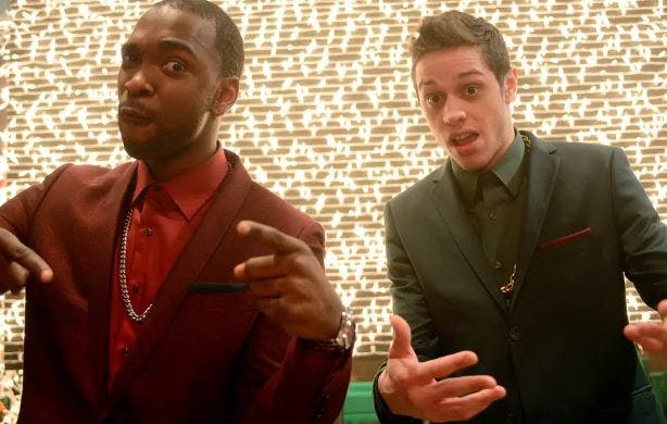 Jay Pharoah (tv.) blev venner, mens de begge var en del af "Saturday Night Live". Og åbenbart tætte nok til, at Davidson har delt personlige oplysninger om sig selv. 